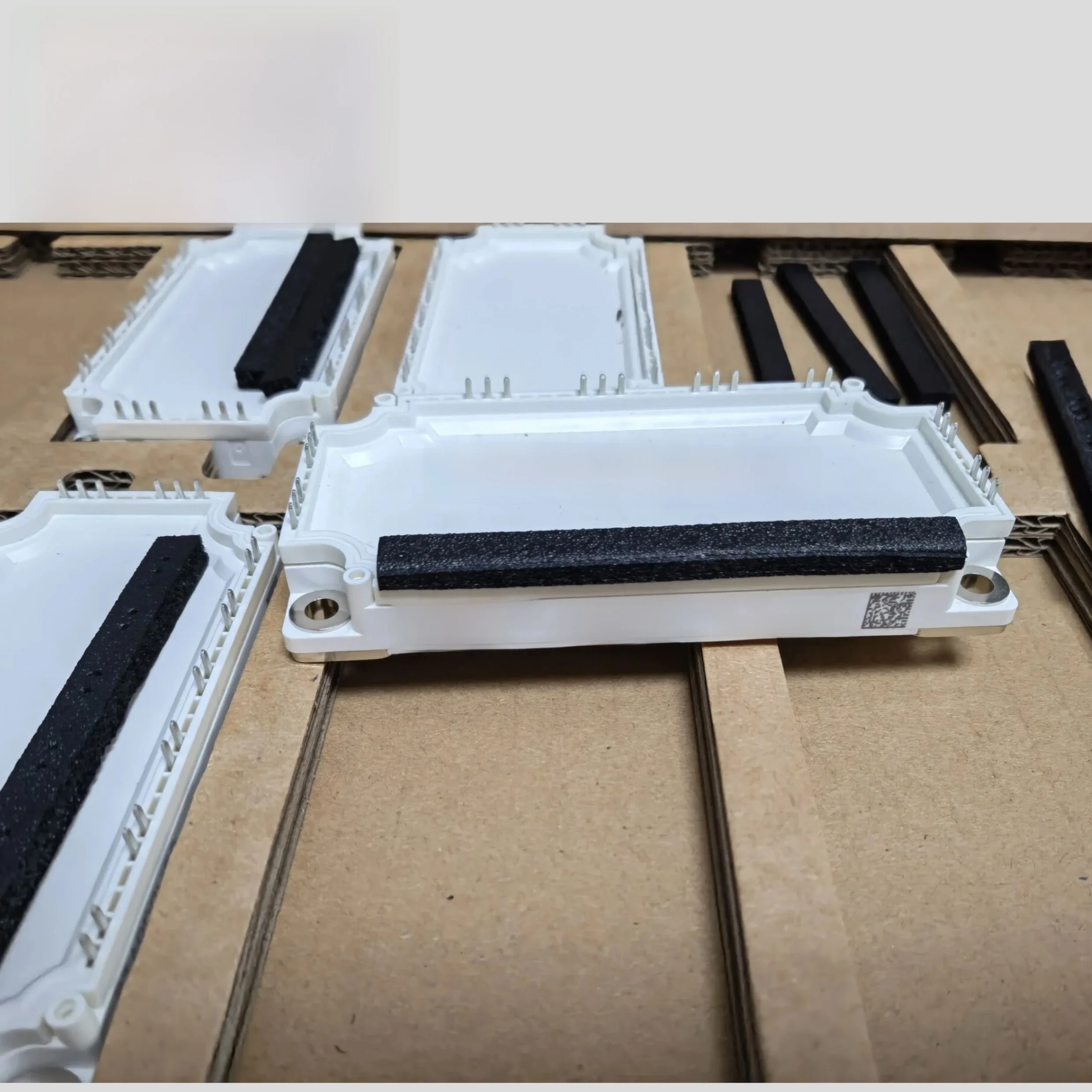 

GD100FFY120C6S GD100FFL120C6S GD100FFX120C6S GD100FFT120C6S NEW AND ORIGINAL MODULE