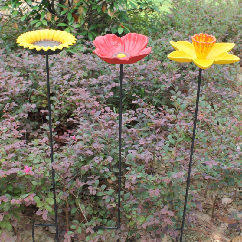 

Flower shaped bird feeder plugin, garden decoration, courtyard home decoration, water scenery, iron flower arrangement,