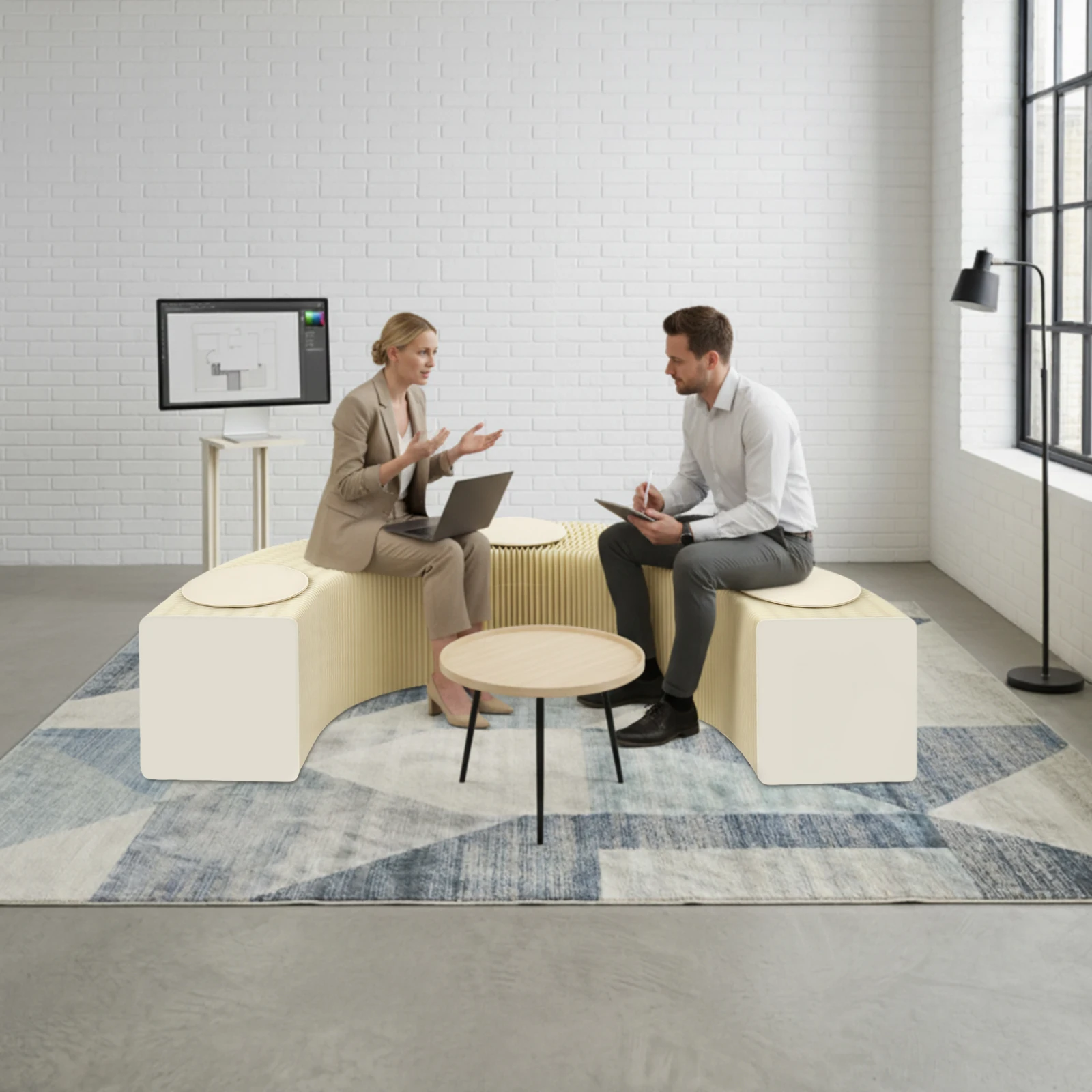 

Пять складных столов для творчества (36*40 см, 2-2,5 м) - цвет слоновой кости, из высококачественной крафт-бумаги