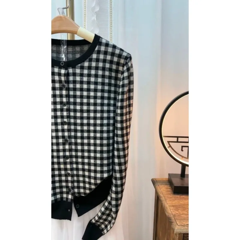 Cardigan a maniche lunghe con bottoni girocollo scozzese da donna elegante maglione alla moda lavorato a maglia