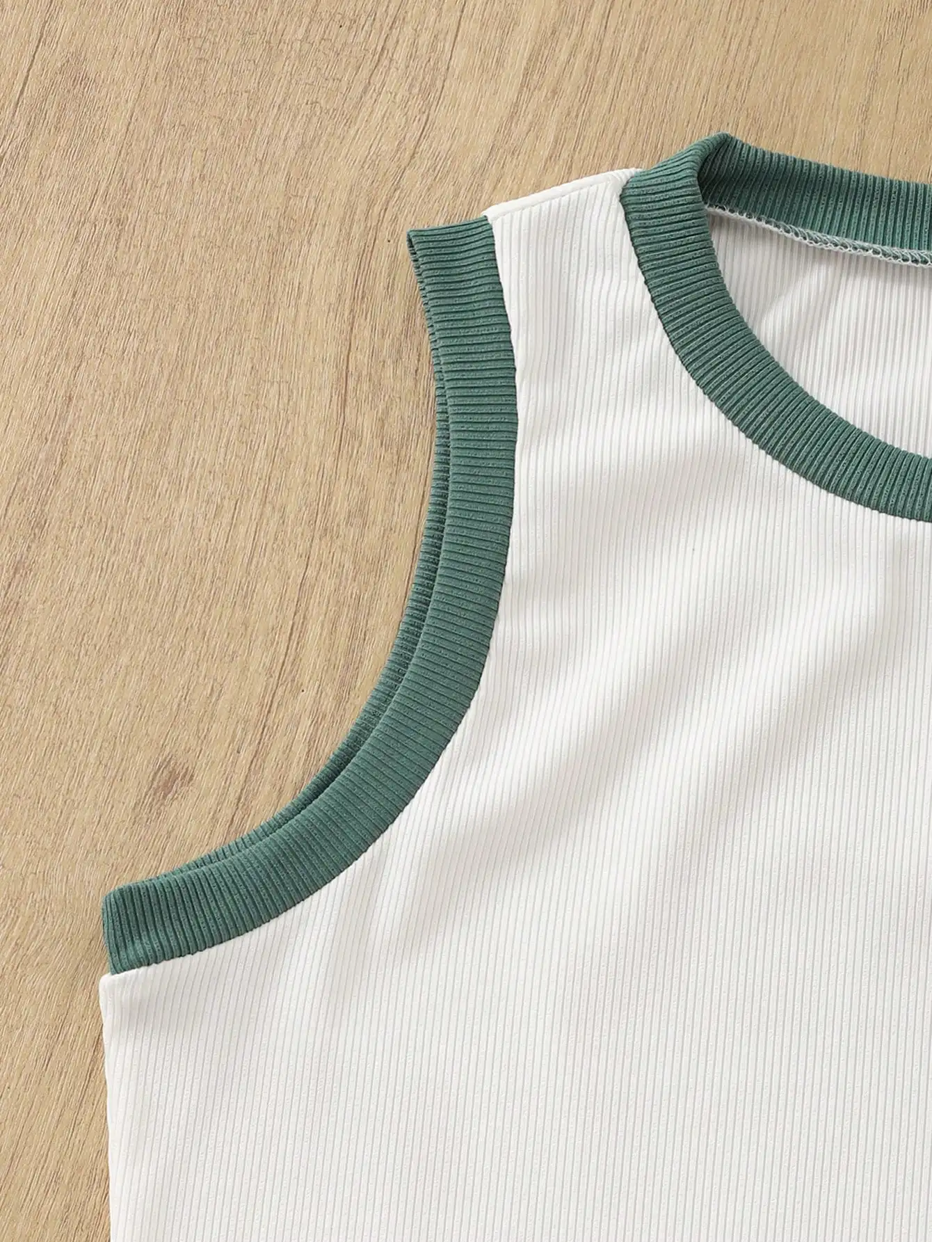 Set resort vintage da donna 2 pezzi: canotta bianca con finiture verdi e gonna lunga abbinata, primavera estate