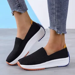 Scarpe da donna leggere con zeppa scarpe vulcanizzate scarpe da ginnastica con plateau da donna scarpe Casual comode pantofole in rete da donna piccola scarpa bianca