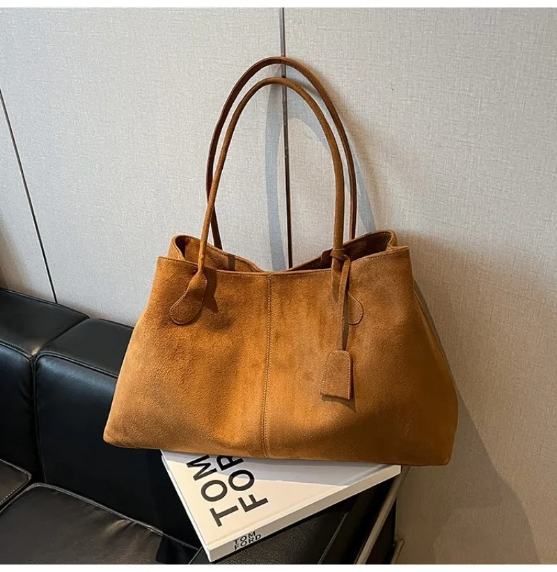 Damen-Schultertasche aus braunem Kunstwildleder, Lässiger Minimalistischer Stil für Tägliche Aufgaben, Wochenendausflüge & Alltägliche Arbeitshandtasche – Detail 26