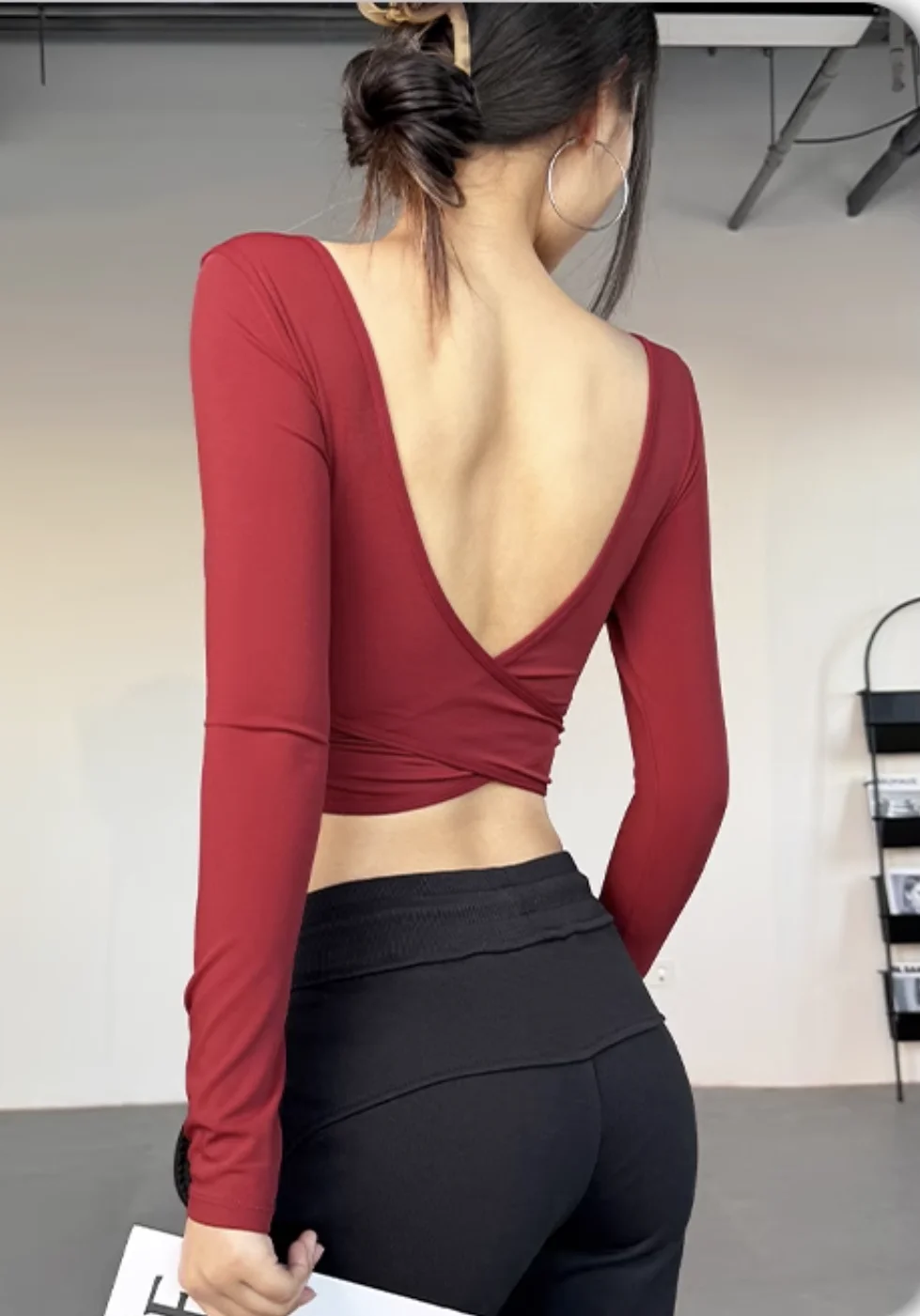 Tief Ausgeschnittenes Rückenfreies All-in-One Sporttop für Frauen Sexy Lauf- und Trainings-Yoga-Bekleidung Schlanke Passform Lässiges Fitness-Langarmshirt – Detail 3
