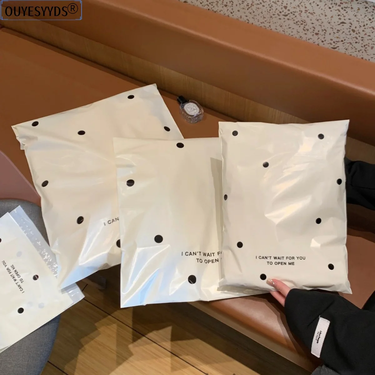 

25 Pack White Polka Dot Courier Bag Plastic Adhesive Envelope T-shirt Pantihose Skirt Underwear Bra Shipping Packaging Pouches