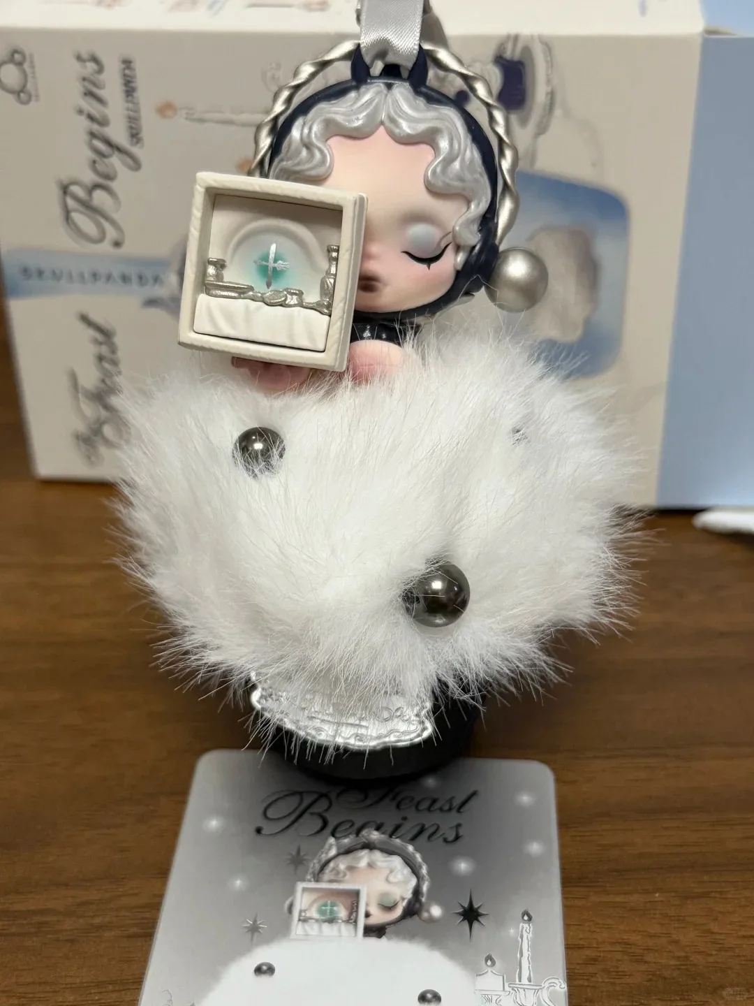 POPMART حقيقية SKULLPANDA طاولة طعام سلسلة المعطرة شنقا الزينة صناديق أعمى العصرية والعصرية الحلي هدية