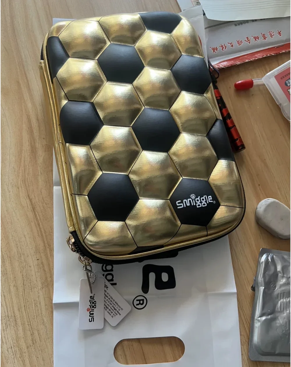 Nowy australijski Smiggle Gold Football 18. rocznica dzieci studenci lekkie tornistry o dużej pojemności długopisy torby kubki