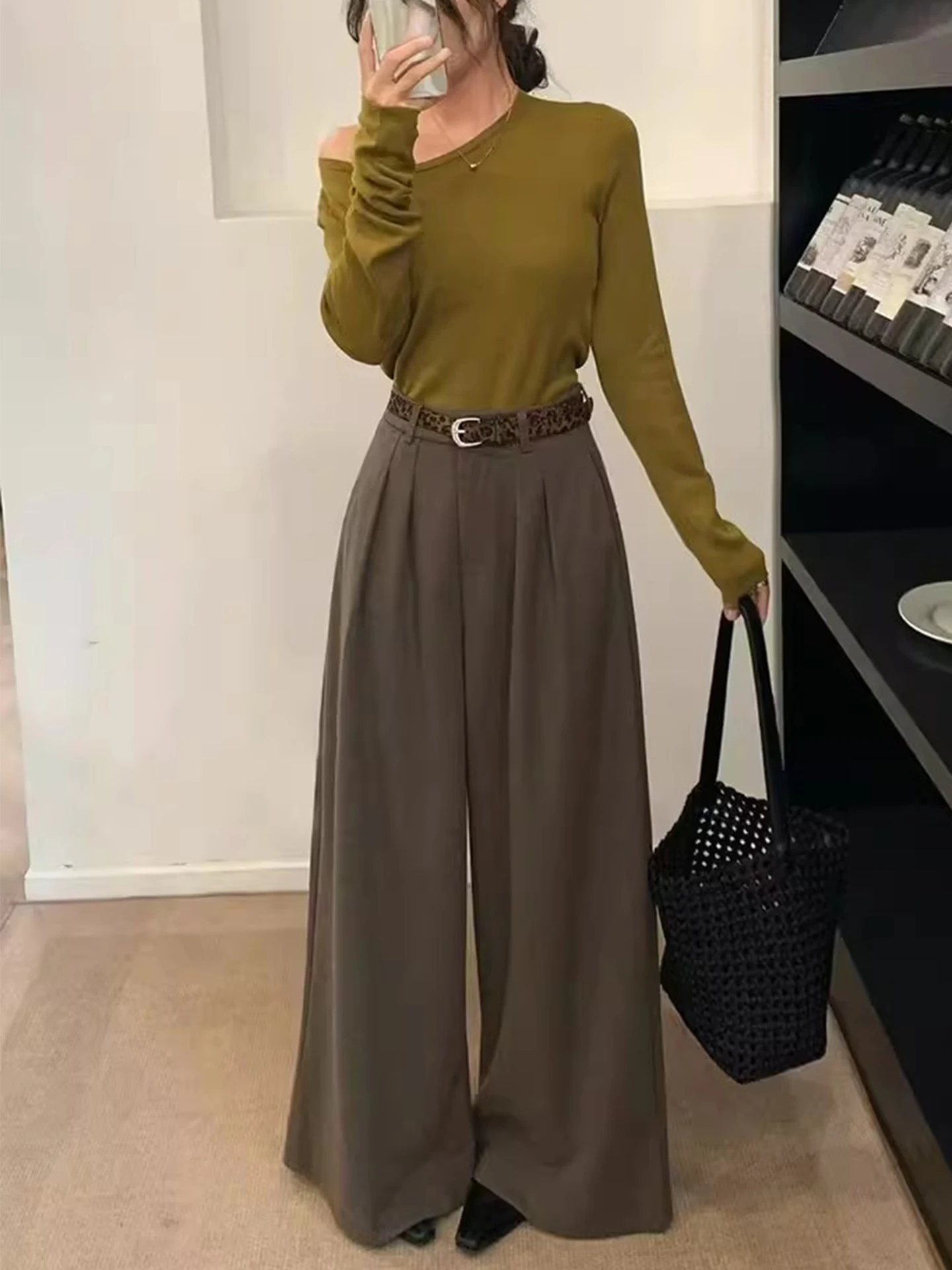 กางเกงสูทเอวสูงผ้าวูลสไตล์เรโทรสำหรับผู้หญิง รุ่นใหม่ต้นฤดูใบไม้ผลิ ทรงหลวม ใส่ได้หลายโอกาส ขากว้าง สไตล์ลำลอง เหมาะสำหรับใส่ไปทำงาน