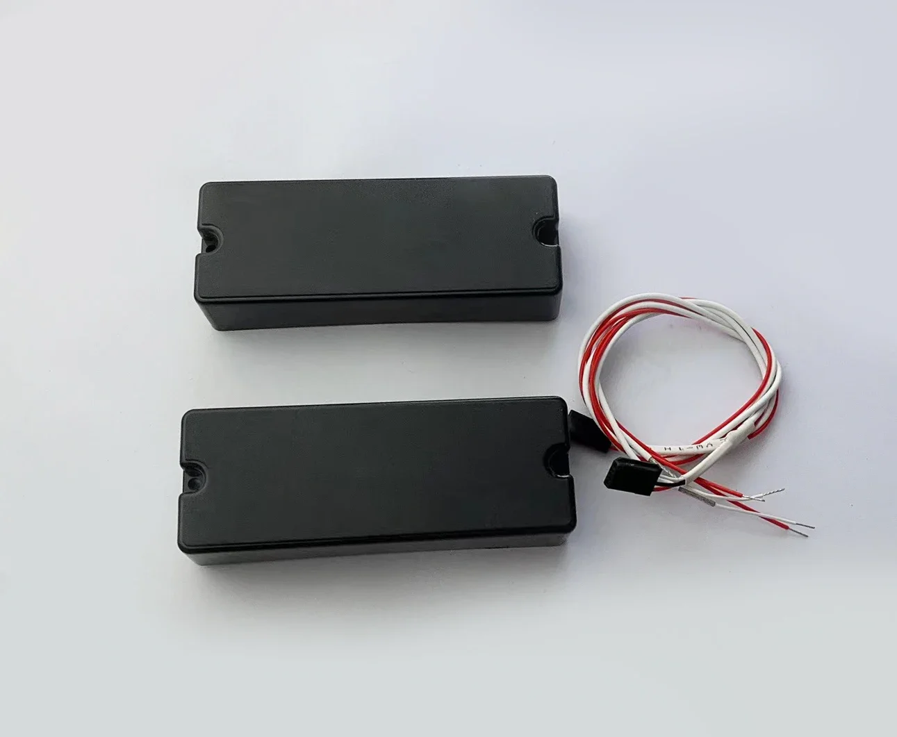 Set of 2-hole black 5-string sealed active humbucking pickups