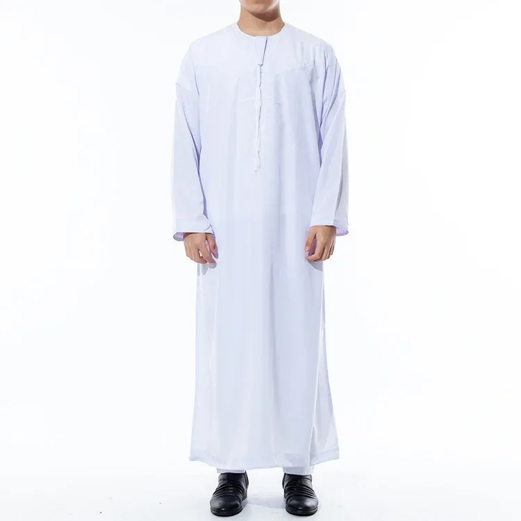 Elegant and Comfortable Muslim Robe for Men: 2023 Fall New Middle Eastern Thobe with Round Neck and Classic Arabic Patterns