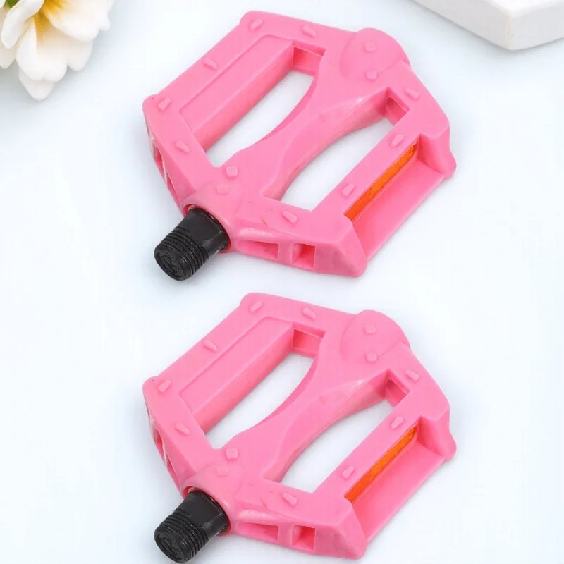 

1Pair Bicycle Pedals Sturdy Plastic Iron Build Replacement Bike Pedals for Smooth Central Axle Design