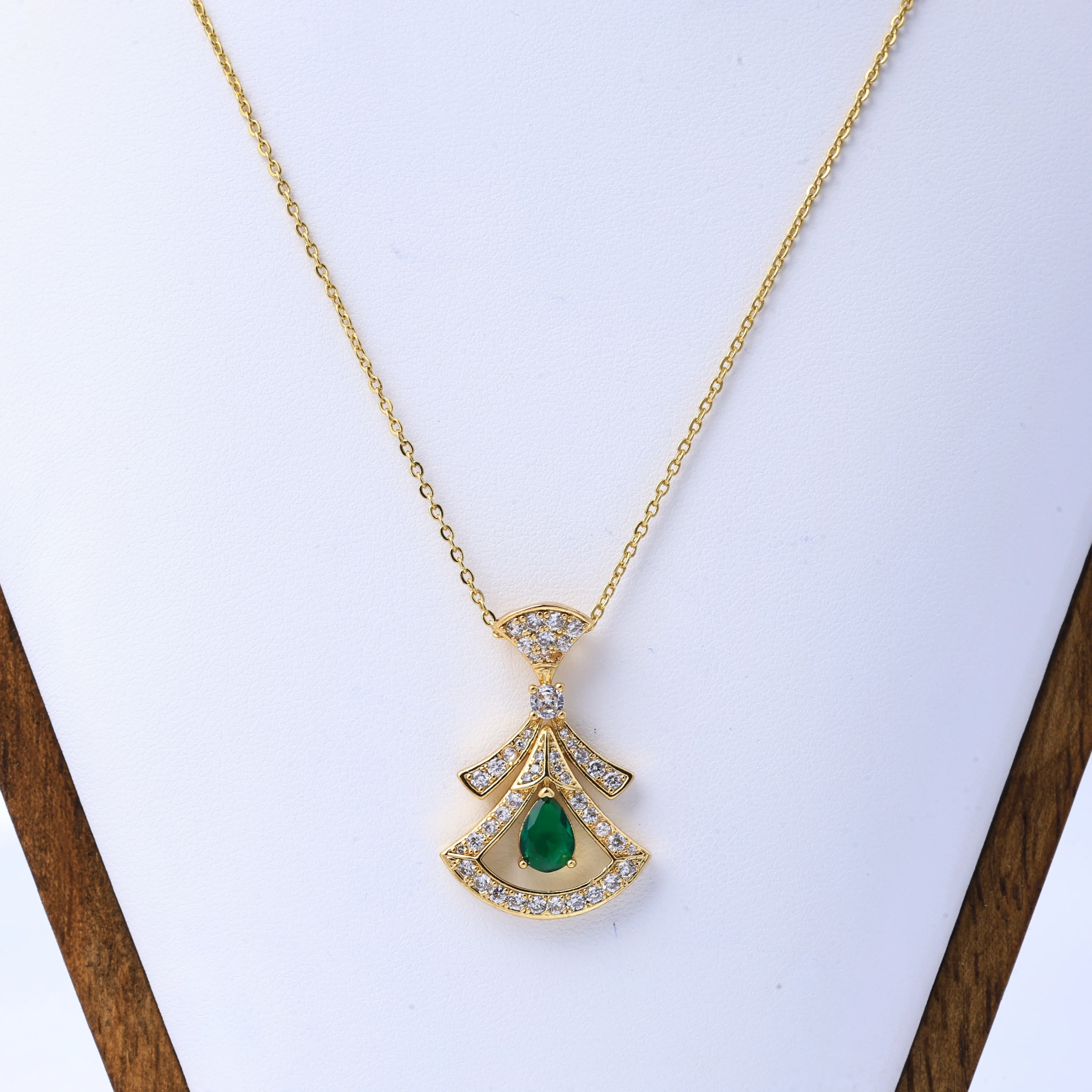 إصدار عالي، ذهبي على شكل حرف V، قلادة تنورة صغيرة، فريتيلاري أبيض، مروحة، ذهبي وردي، على شكل مروحة، محار أبيض، عقيق، قلادة، #3