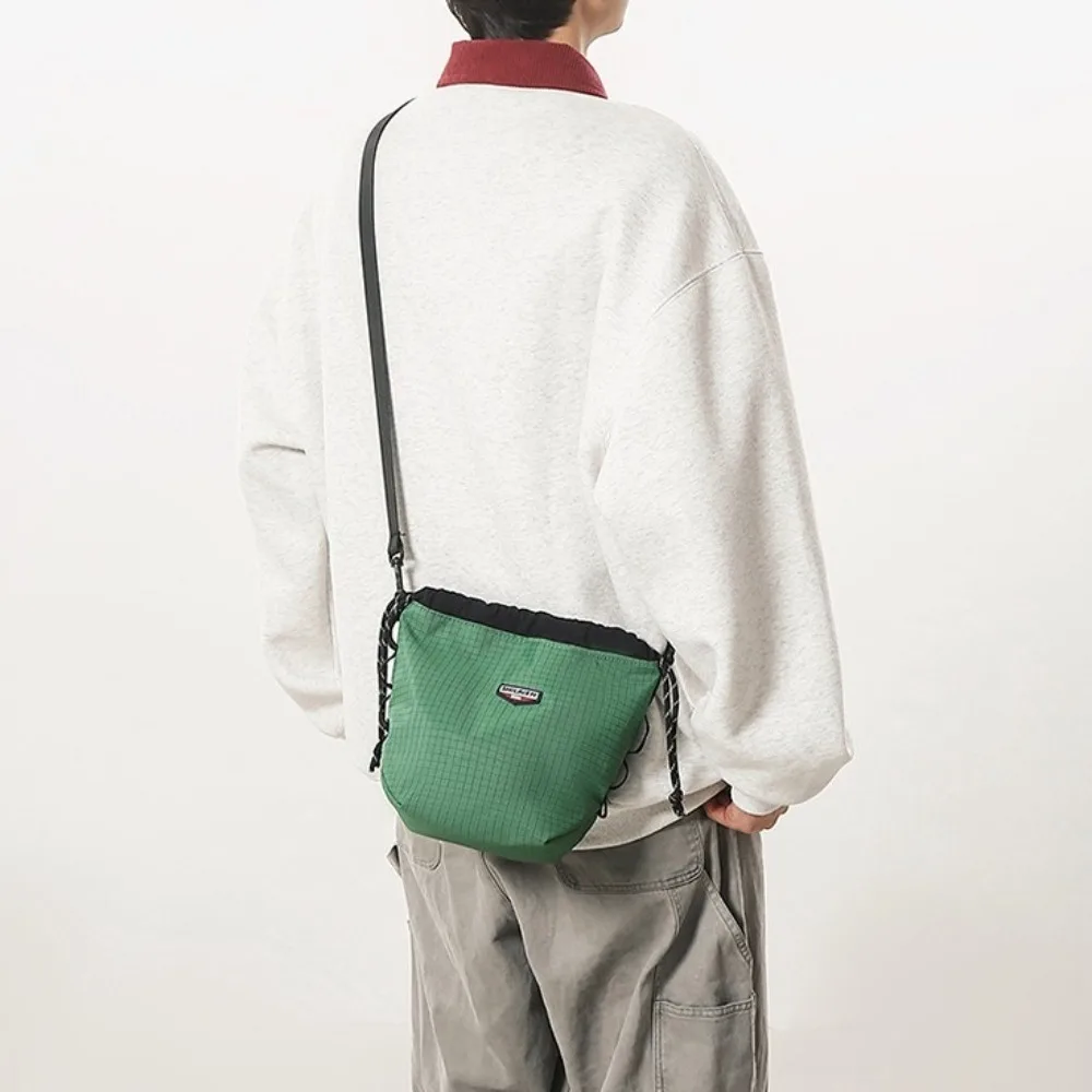 Borsa a secchiello con coulisse in nylon Borsa a tracolla sportiva leggera con tracolla regolabile Borsa per telefono Borsa a tracolla in tela di grande capacità