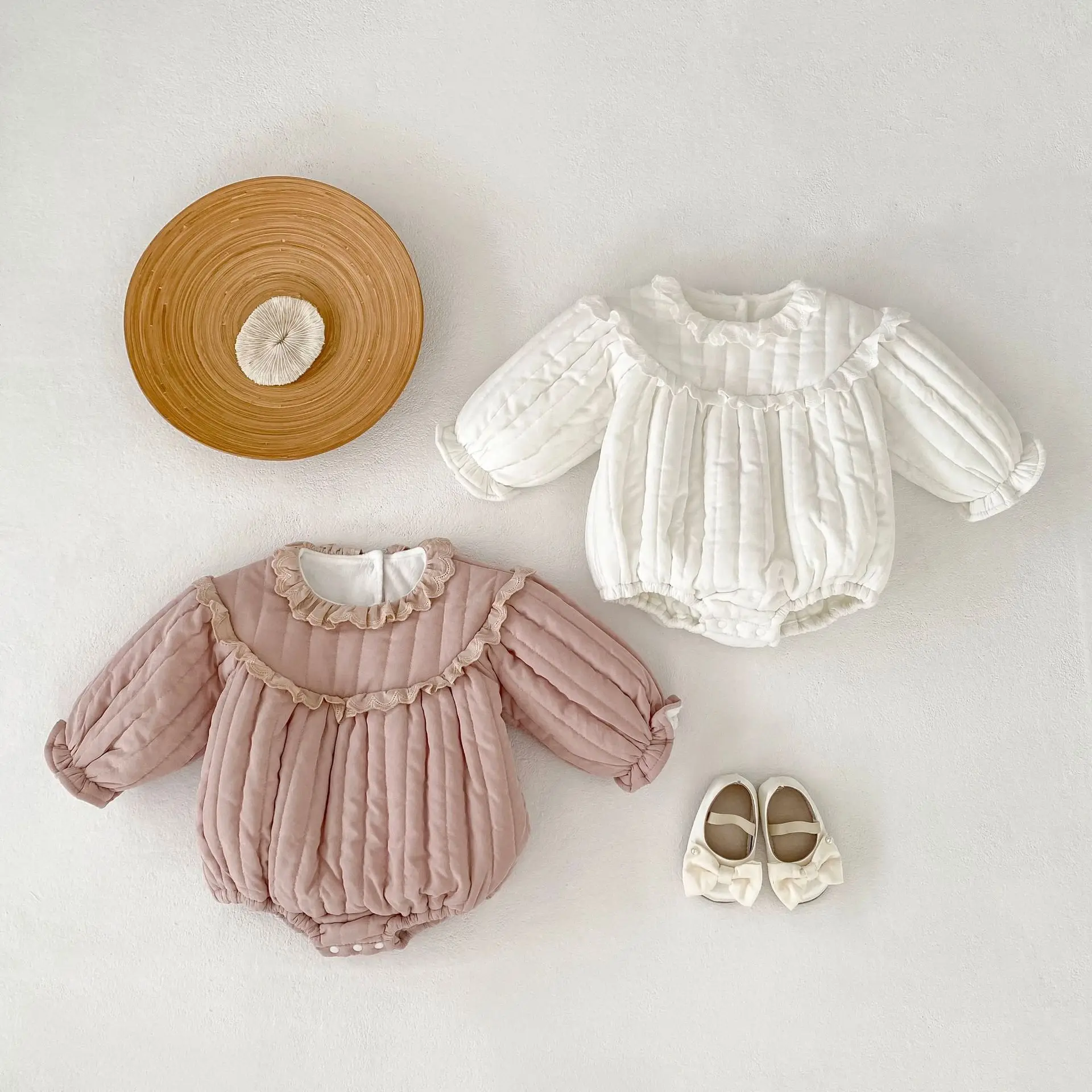 2025 Autumn and Winter New Baby Girl Lace Ha Yi with Plush Cute Lotus Leaf Lace Two-color Triangle Crawling