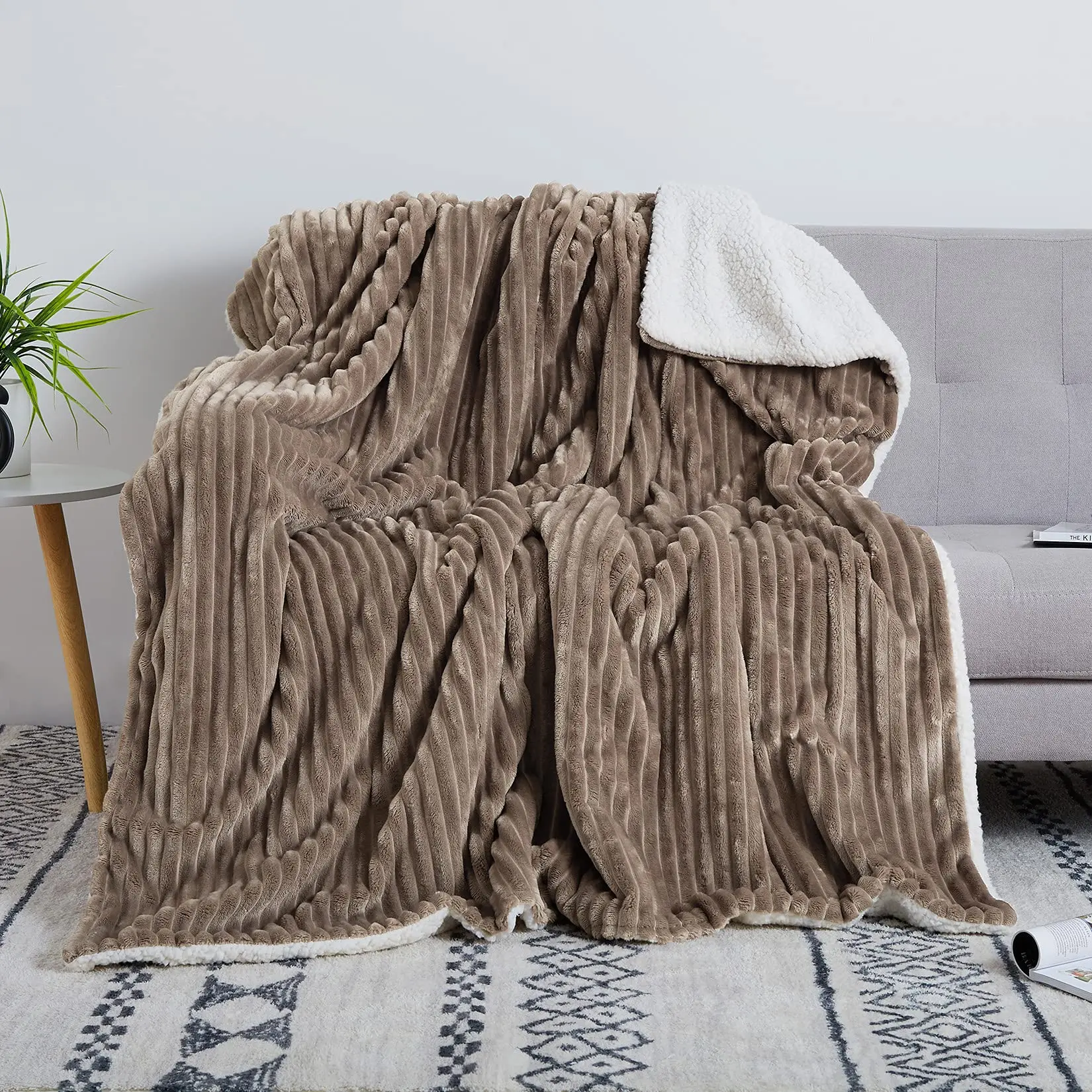 Sherpa Fleece Throw Blanket for Couch Bed Sofa,Revisable Double Layer Soft Plush Striped Pattern Fuzzy Blanket for All Season