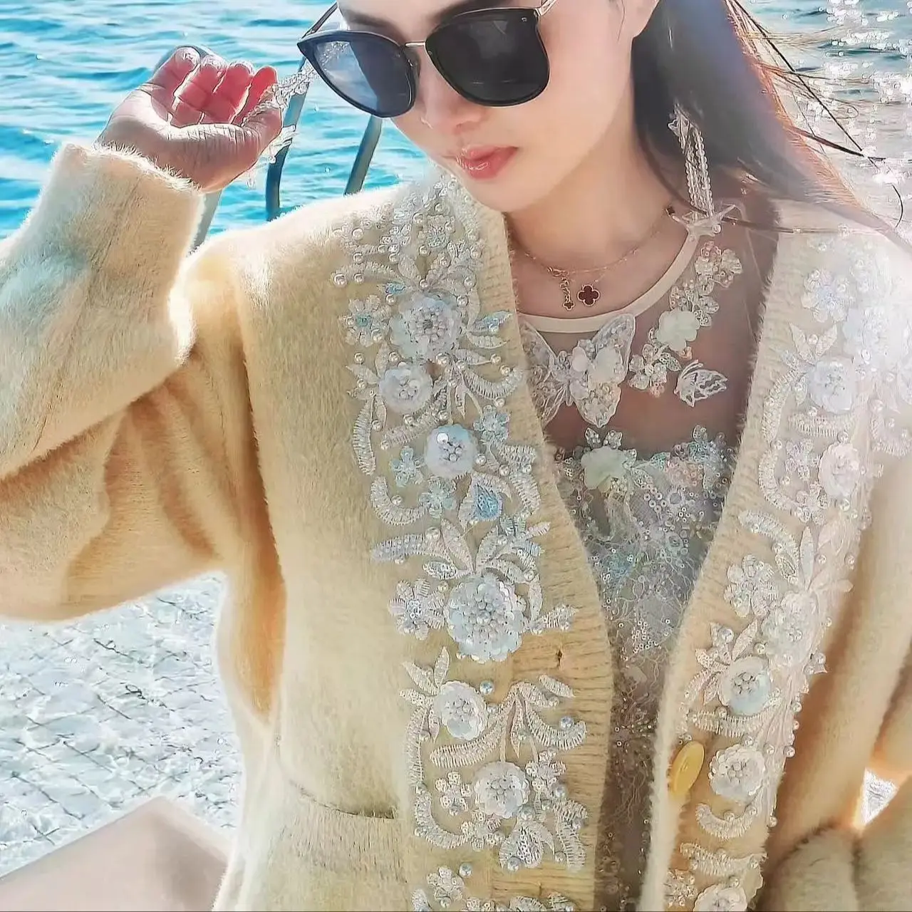 

Новинка зимы 2025 года, длинный утолщенный теплый вязаный кардиган, пальто для женщин, желтый свитер из искусственного меха с длинными рукавами, женская одежда