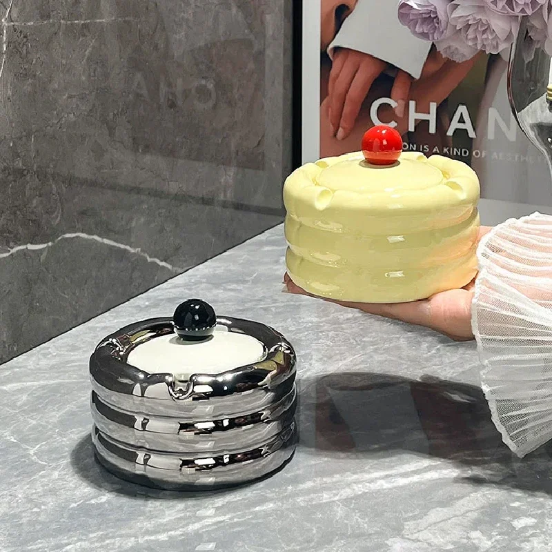 Home Cute Ceramic Ashtray Creative Fly Ash-proof Living Room Desktop Decorative Ornaments Nordic Round Cigar Ashtray with Cover