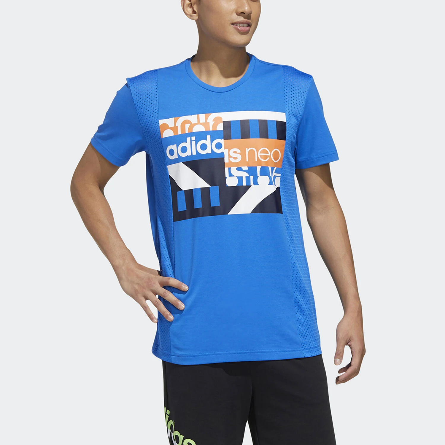 

Оригинальная мужская повседневная дышащая трикотажная футболка Adidas NEO с принтом и короткими рукавами FN6495