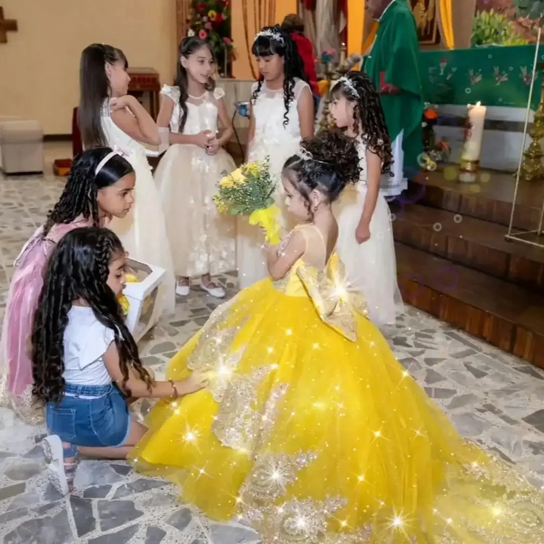 ที่กําหนดเองทองชุดสาวดอกไม้สําหรับงานแต่งงานเงาA Ppliquesด้วยโบว์เด็กแรกศีลมหาสนิทอย่างเป็นทางการเหตุการณ์วันเกิดพรรคชุด