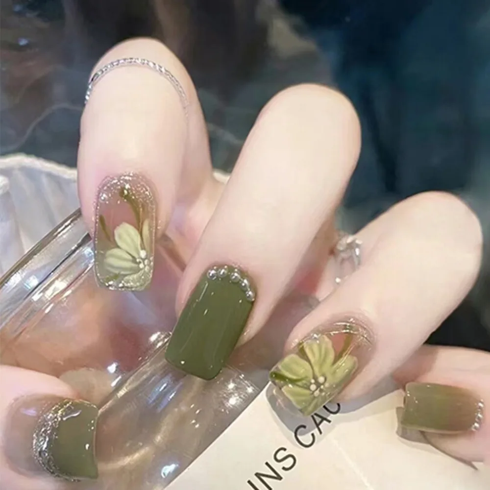 

24Pcs Short Square Head Press on Fake Nails with Green Smudge Design False Nail Art Flower Pearl Reusable Full Cover Nails Tips