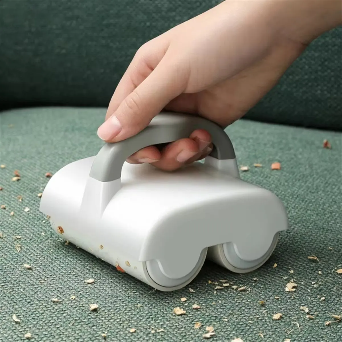 N14R Top Portable Lint Rollers with Roller Design,Strong Adhesive for Dust and Fabric Removal,Ideal for Clothes and Upholstery B