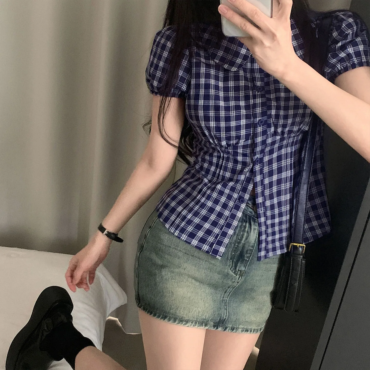 Europäisches und amerikanisches Retro-Blau-Karo-Kurzarm-Taillenshirt für Damen mit Puffärmeln und ausländischem Revers