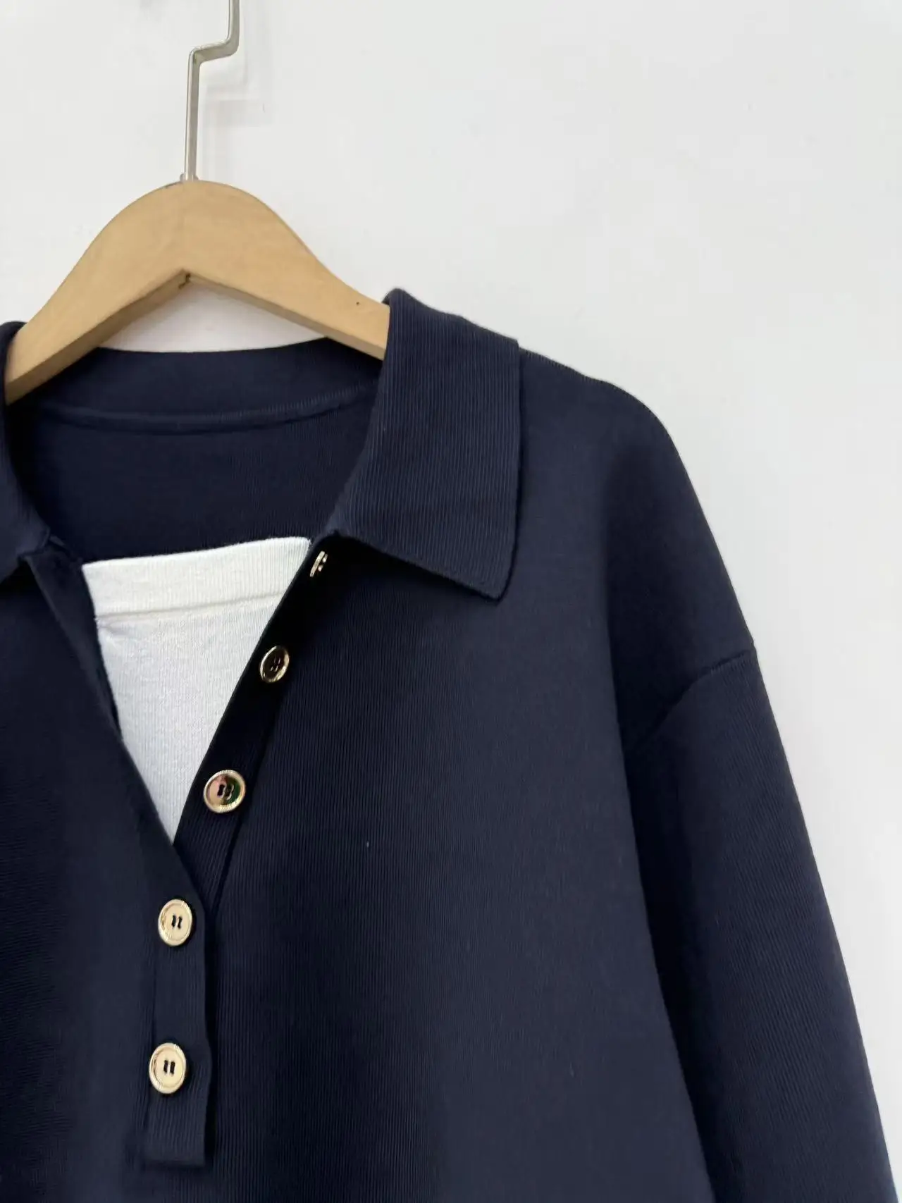 

2026 Spring Women False Two-Piece Knitwear Long Sleeves Turn-Down Collar Button Decoration Dark Blue Top