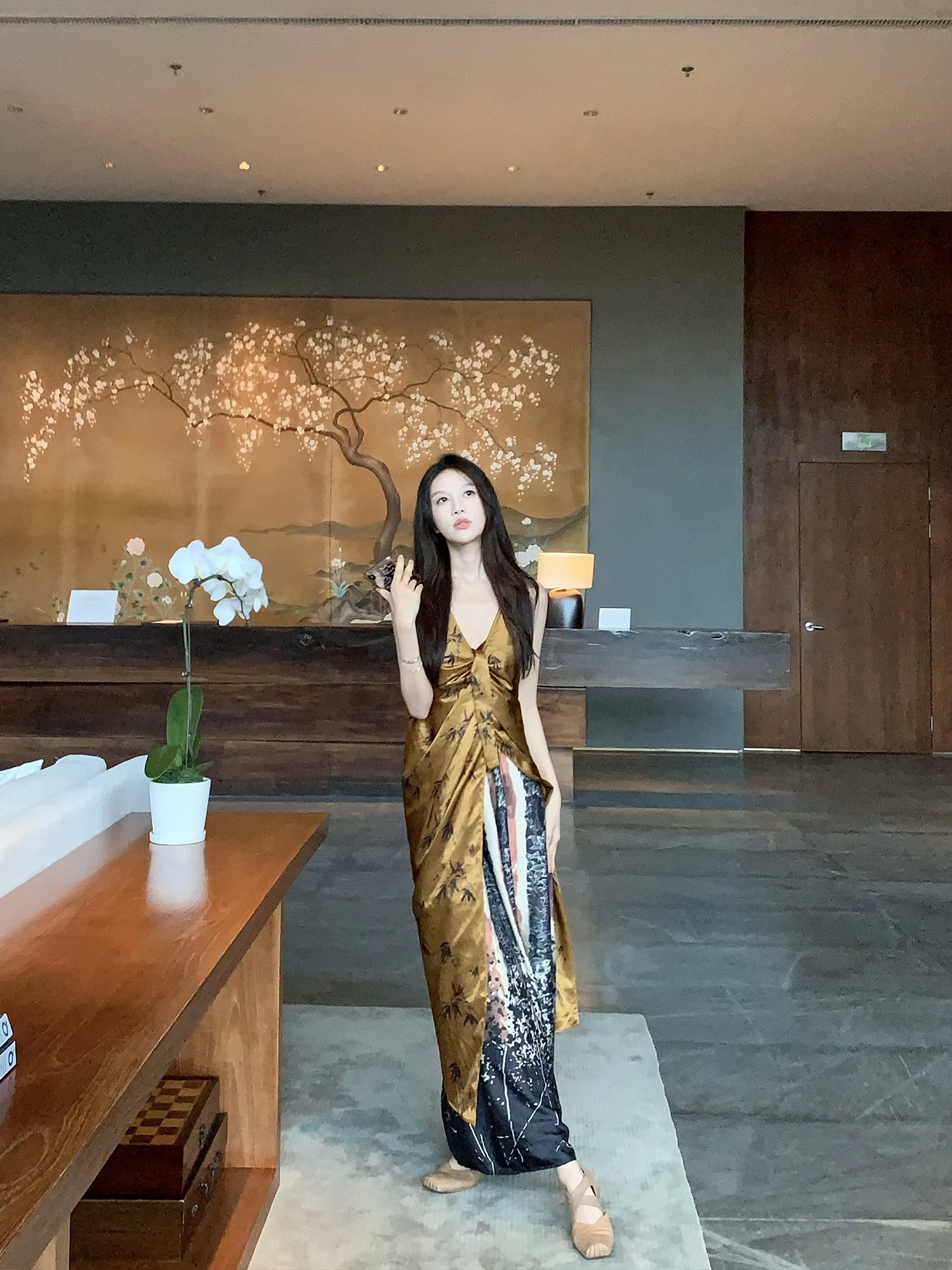 

Новый китайский комплект из двух предметов Amor Pear Sound: длинное платье из ацетатного бархата с бамбуковым узором и цветочным принтом, элегантный дизайн.