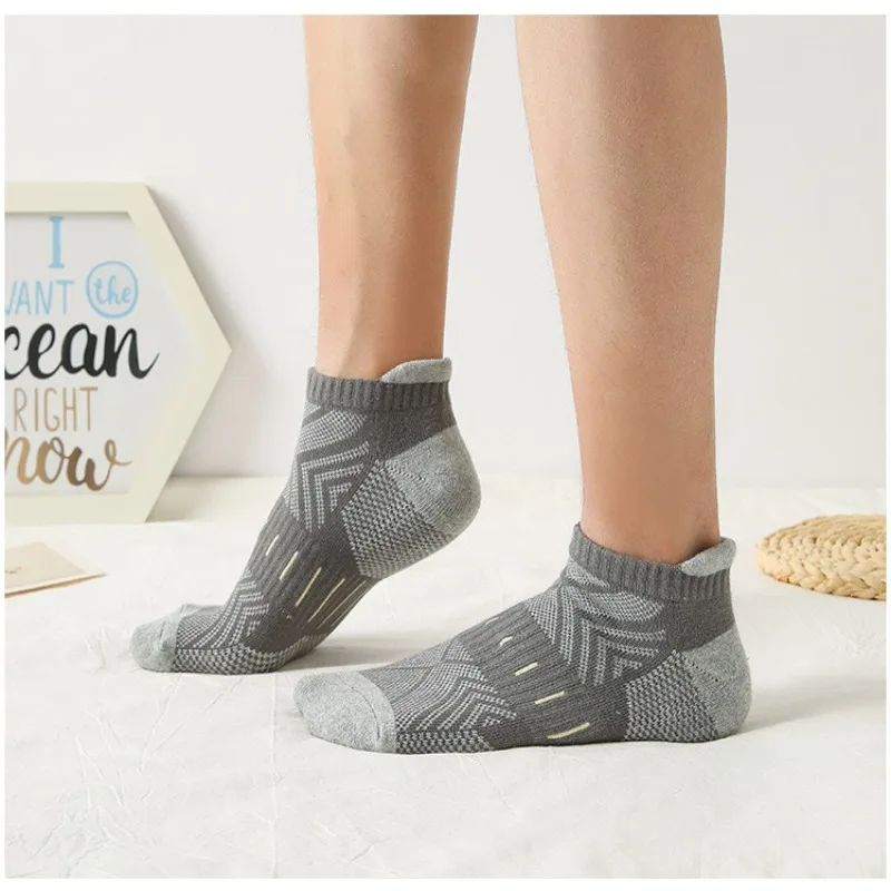 

1/3 пары тонких носков для мужчин, устойчивых к запаху, дышащих, с противоскользящей и износостойкой подошвой и прошитыми швами