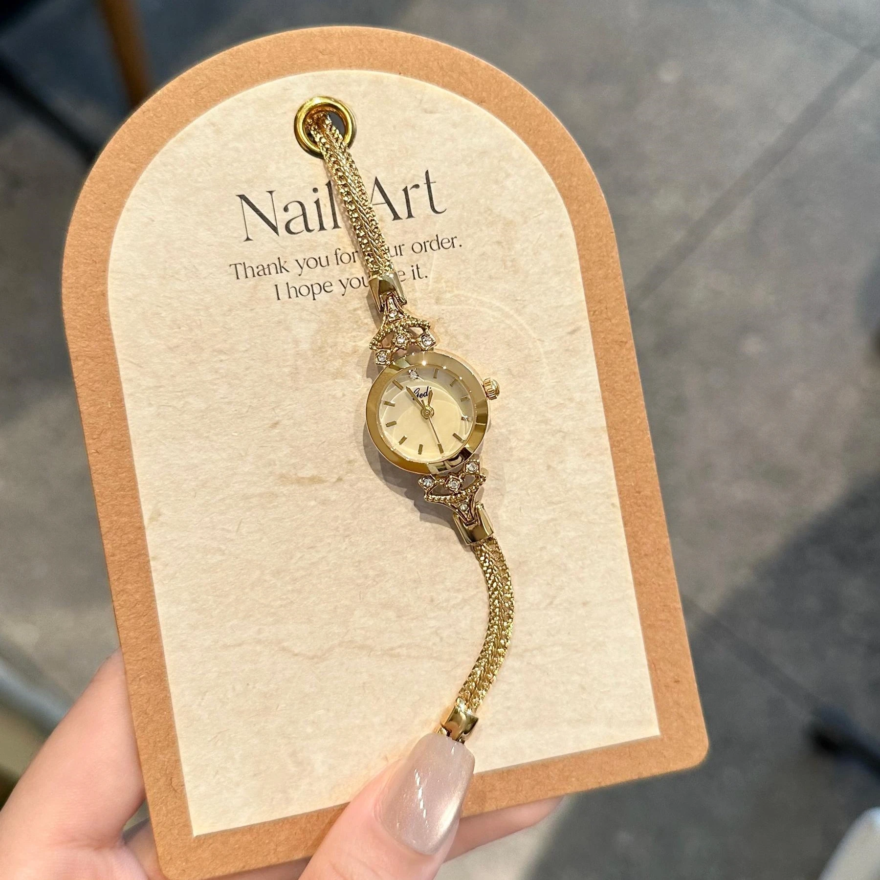 Nuevo reloj elegante para mujer, reloj de pulsera de oro delgado de lujo, relojes de pulsera de cuarzo a la moda para mujer, reloj de regalo para mujer, reloj para mujer