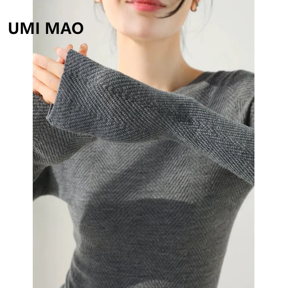 

UMI MAO High-End Yangtze Yarn Seamless Wool Texture Slim Fit Inner Wear Women Winter Round Neck Layered Base Sweater Gray Top