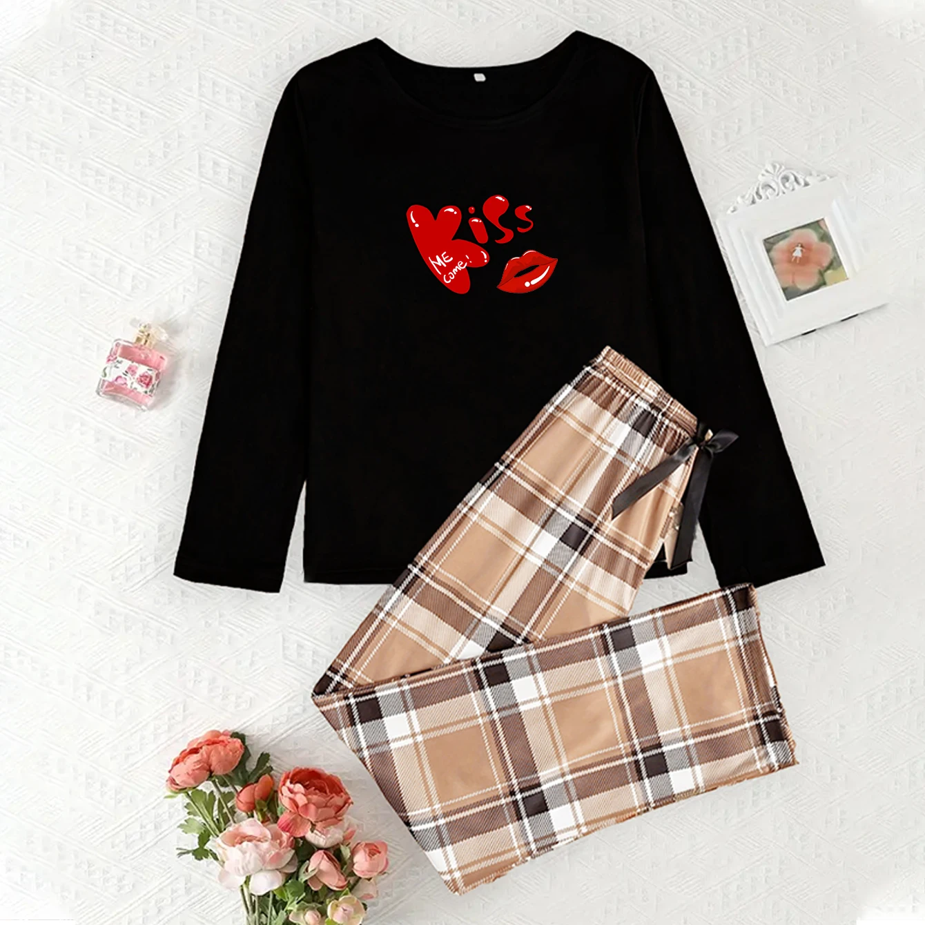 

Women's Plaid Pajamas Homewear Suit with Fashion Letter Prints Round Neck Long-Sleeved Sleepwear Large Size Sets 2pieces