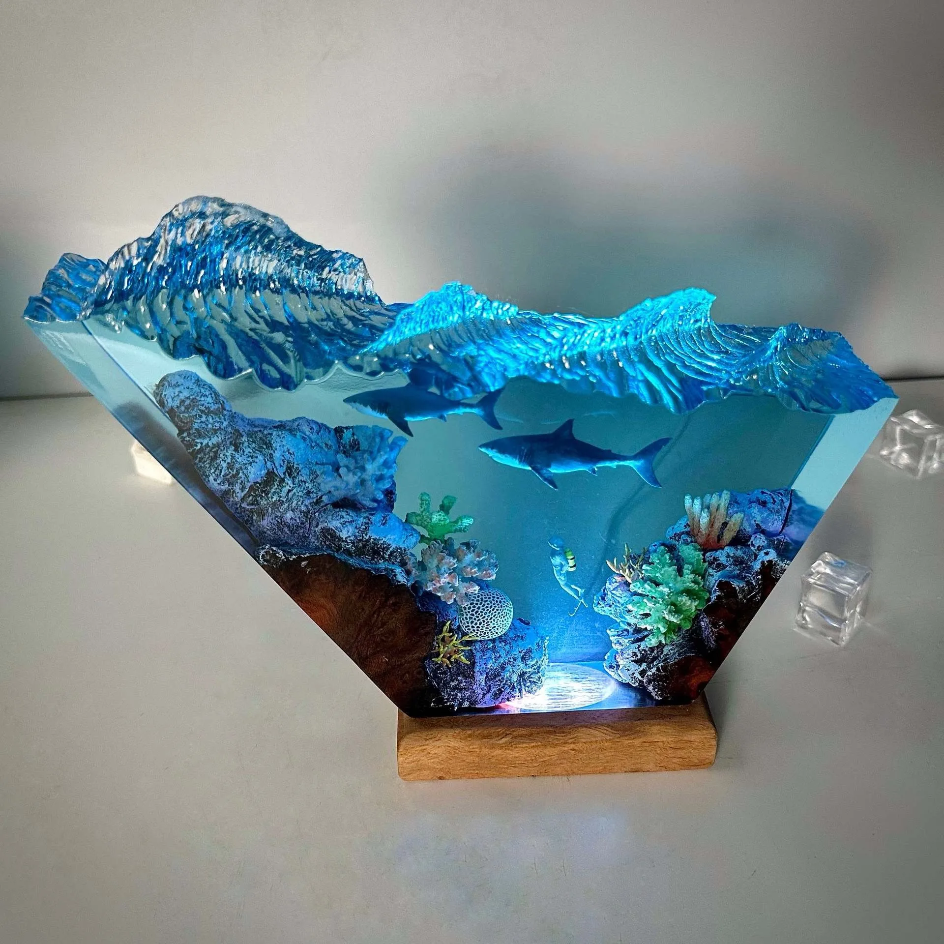 

8 X 5 Inches Epoxy Resin Craft Luminous Display Item Great White Shark Diver Marine Life Home Decoration Item Festival Gift