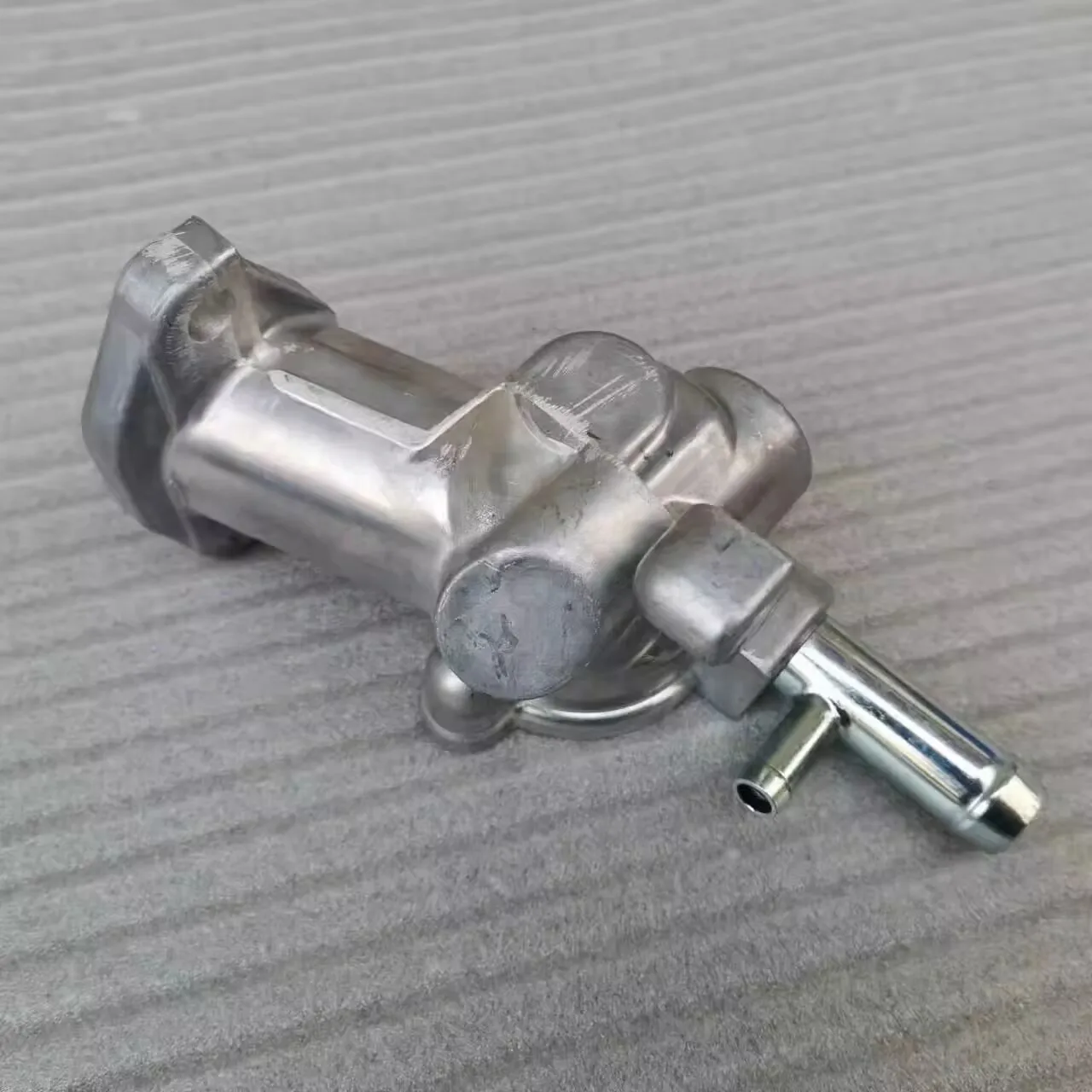 

Suitable for Great Wall Haval H3 H5 Wingle 3 Wingle 5 Wingle 6 Gasoline engine 4G63 4G64 4G69 SMW250606 Thermostat shell