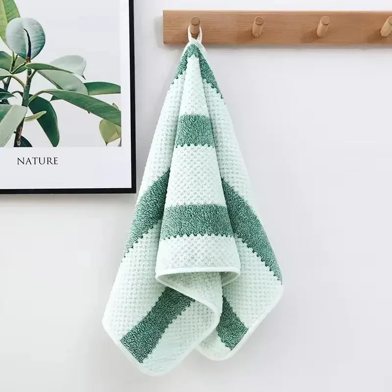 The color is random 4pcs Soft and Absorbent Hand Towel for Quick Drying Hanging and Multifunctional Cleaning