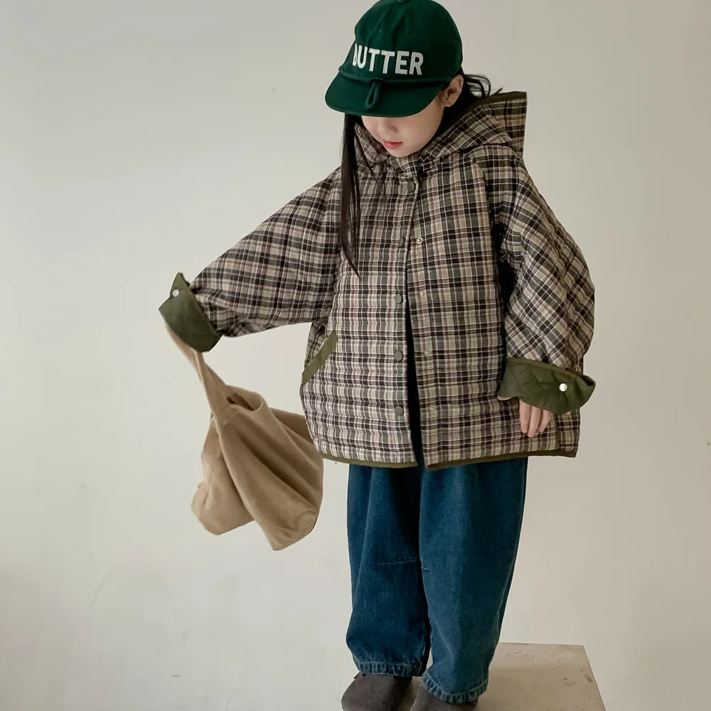 Veste pour enfants 2025 hiver bébé fille version coréenne plaid à capuche rembourré vêtements rembourrés de coton pour enfants décontracté polyvalent thi