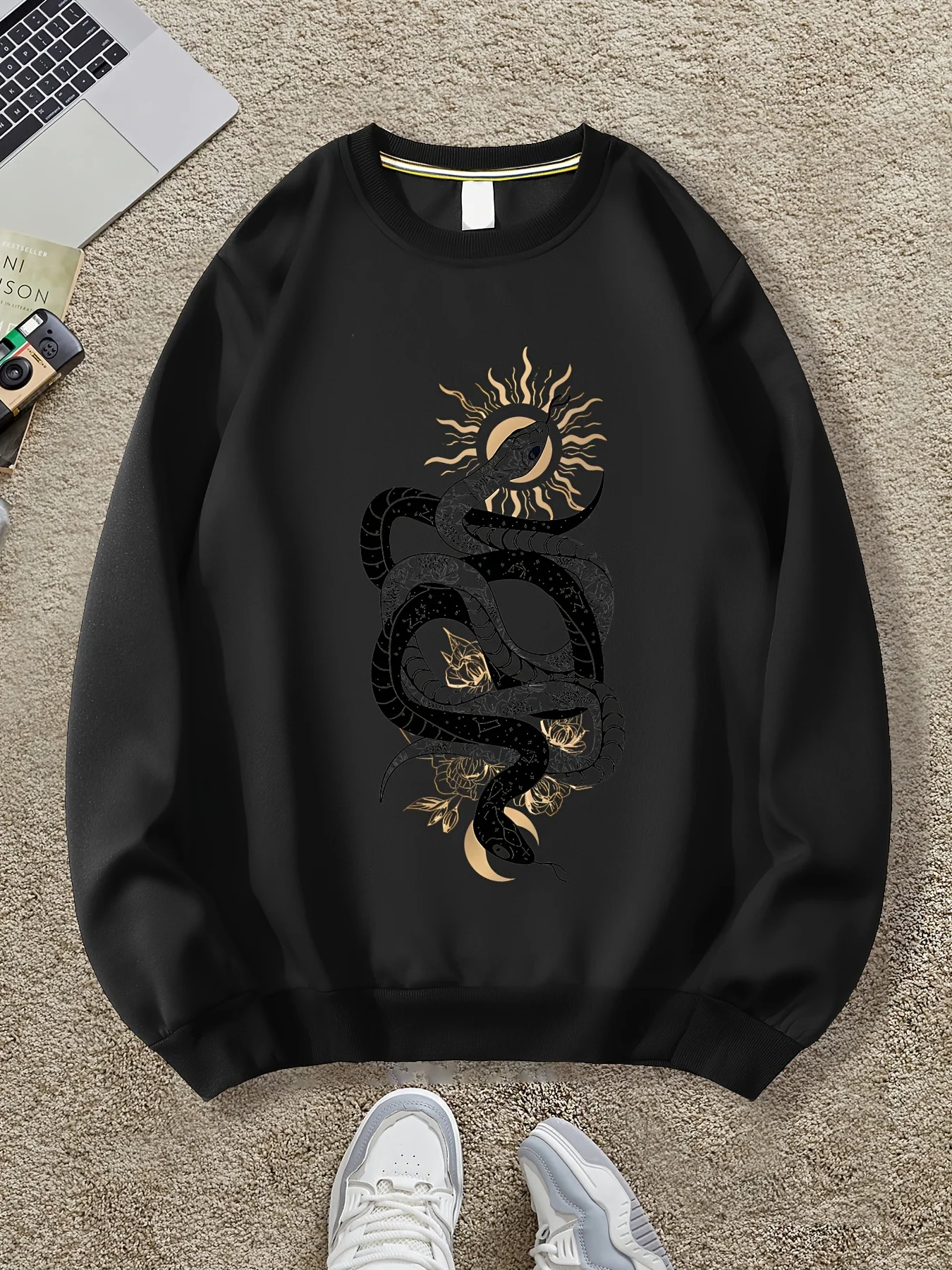

Men's casual abstract snake pattern sun print hoodie, soft and loose pullover, long-sleeved round-neck top for spring and autumn