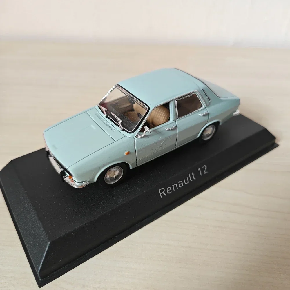 1:43 Scale R 12 Vintage Classic Classic Car Alloy Model Decoration