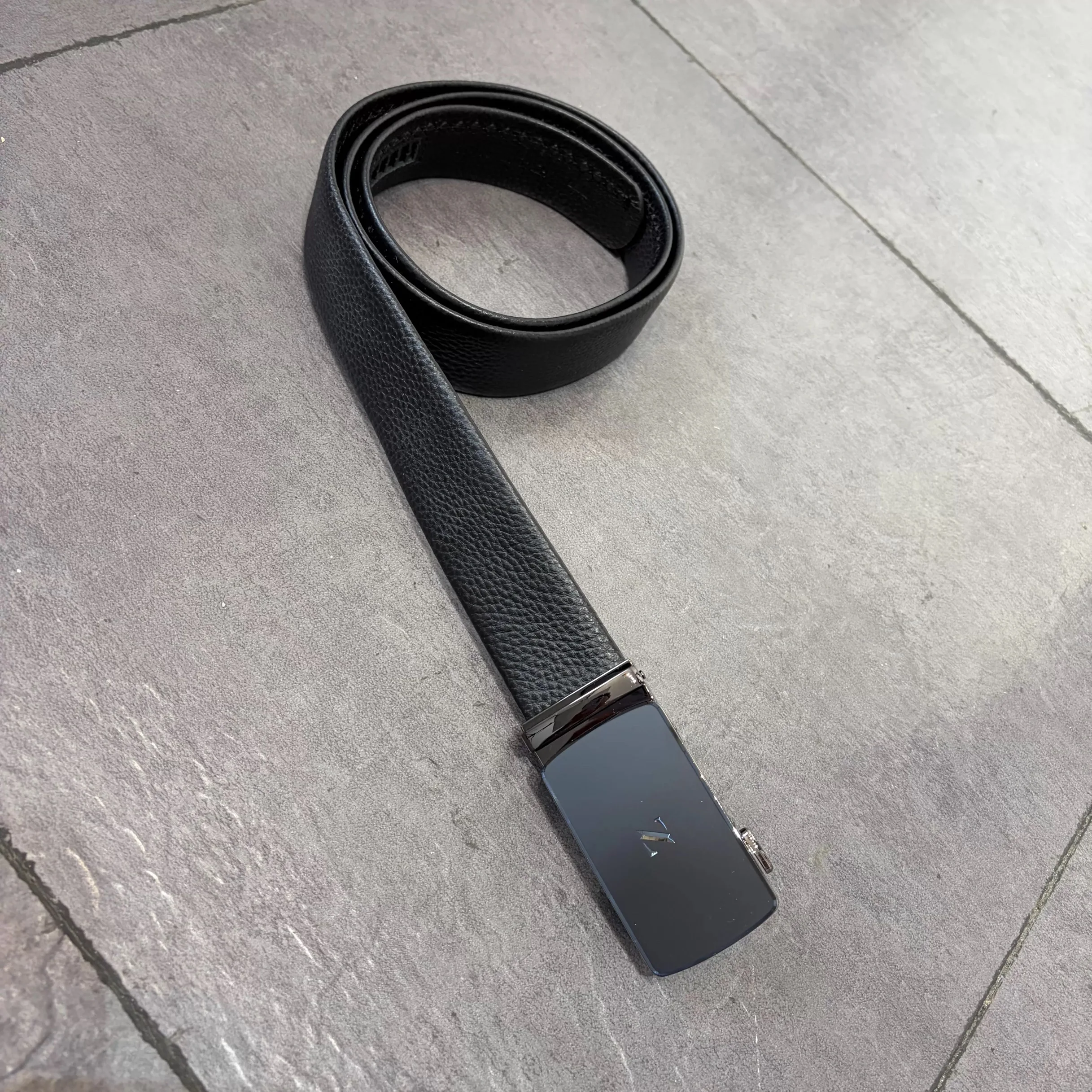 jjブランド-メンズ-春夏-ブラック-オートマチックバックル-レザーベルト-トップレイヤー牛革製-高品質ウエストベルト-タグ取り外し済み