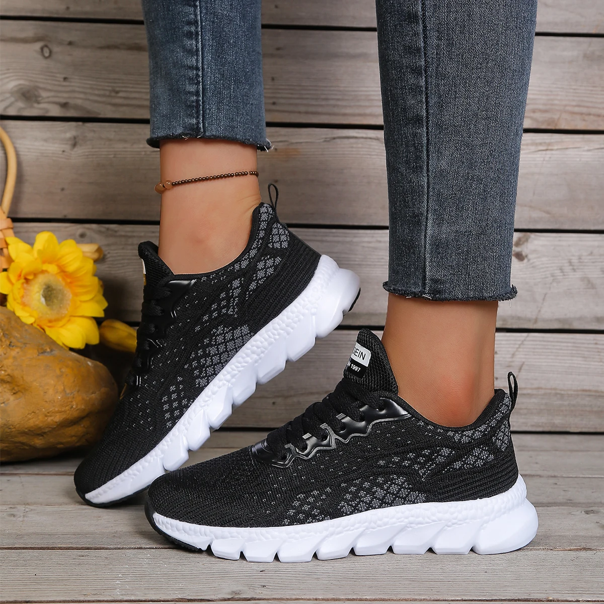 Women's Road Running Shoes Breathable Mesh Fabric Simple Versatile Lightweight Casual Comfort Daily Commute Sport Shoes