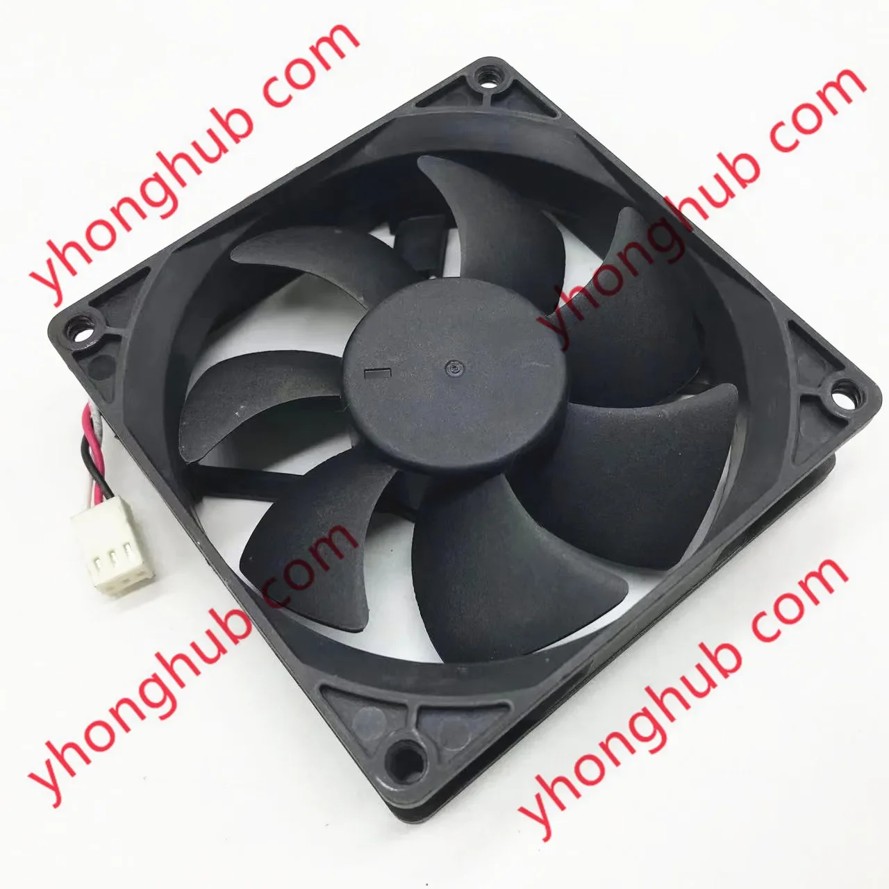 AVC DS09225B12L 065 DC 12V 0.13A 90x90x25mm 3-Wier Server Cooling Fan