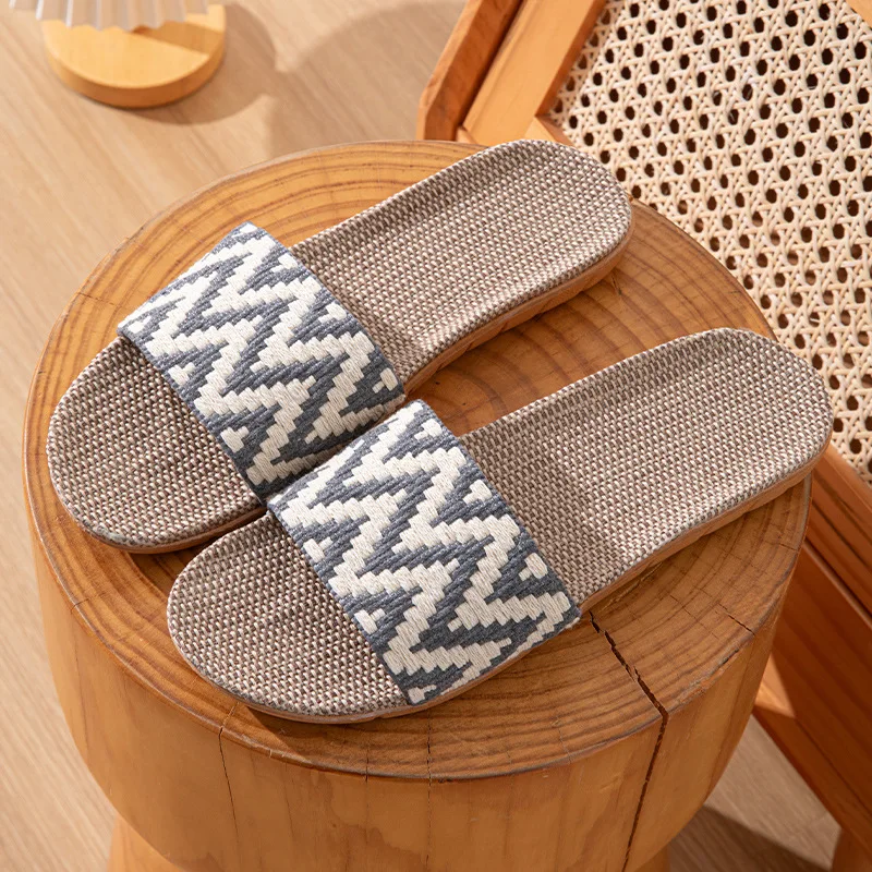 2024 New Household Slippers Flip-Flops Shoes Women Linen Slippers Beach Sandals Summer Breathable Flat Shoes Striped Sandals