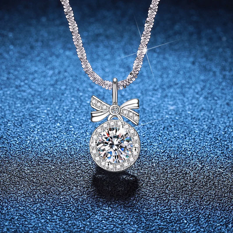 

Mozambique Platinum PT95018k Gold Starry Sky Necklace Escaping Princess Pendant 1 Carat D Color Mozambique Light Luxury Necklace