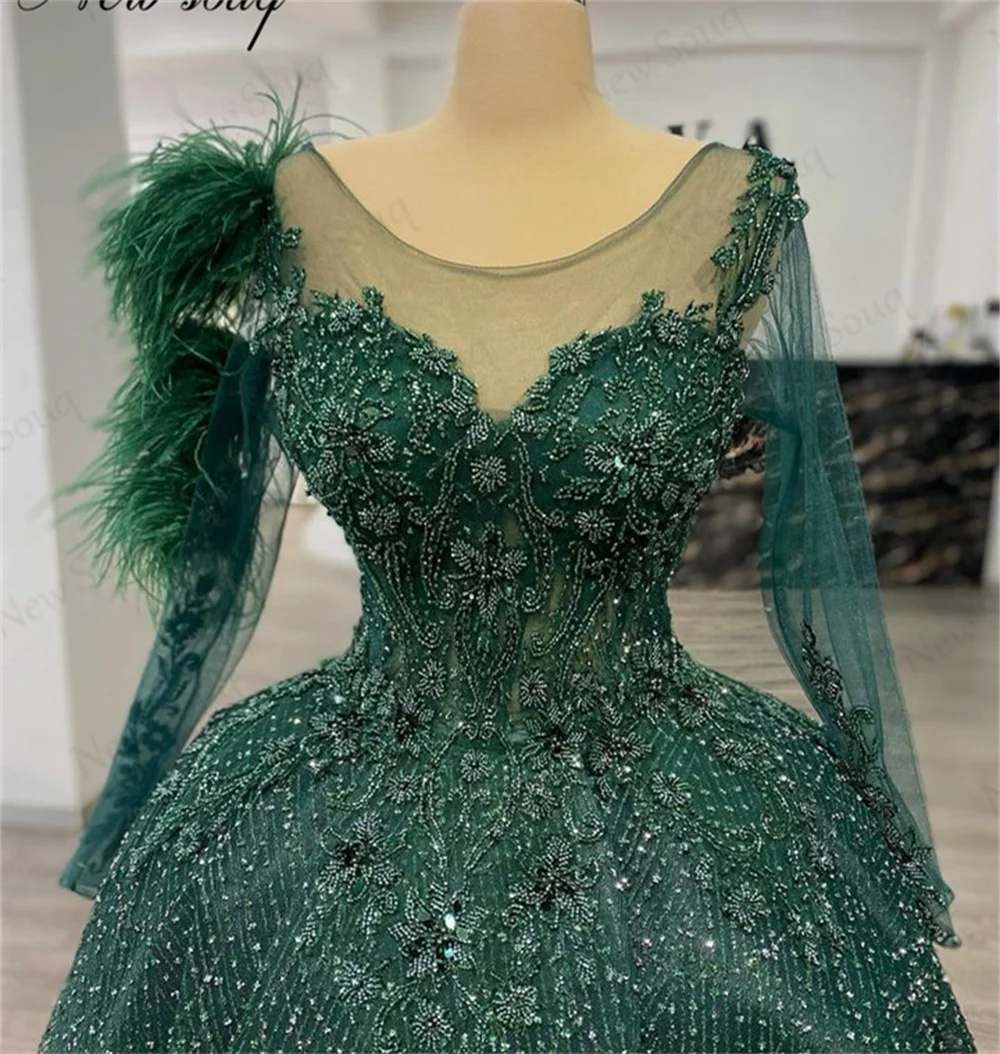 Smaragdgrünes Ballkleid Abendkleider Saudi-Arabien Lange Ärmel Abendkleid Perlenkristalle Weihnachtsfeierkleid Maßgeschneidert