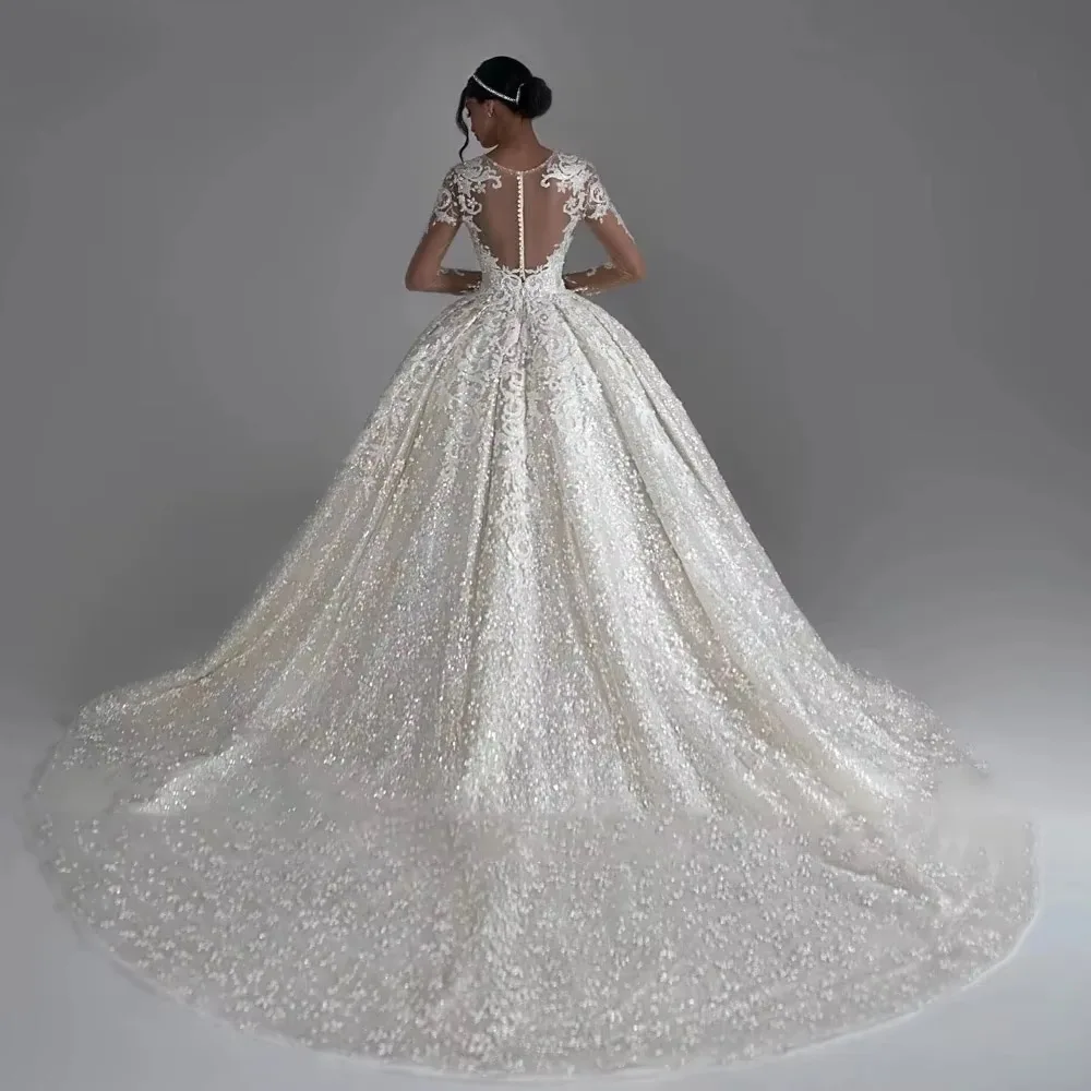 ชุดแต่งงานแบบหรูหราสั่งตัดพิเศษ คอทรงโอ แขนยาว ประดับลูกไม้ ทรงบอลกาวน์  ชุดเจ้าสาวสุดอลังการ