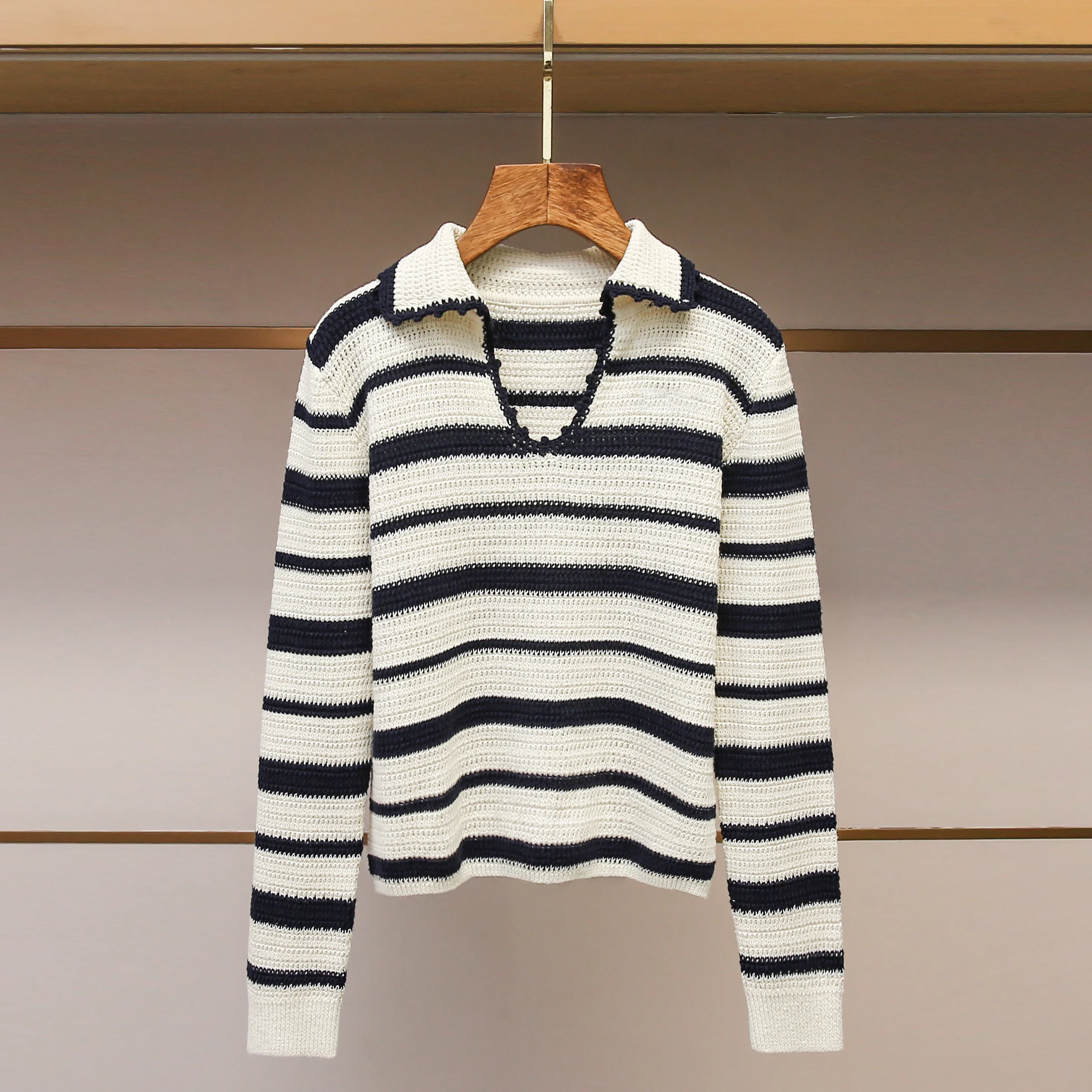 

High-End Women's Knitted Long Sve V-Ne Pullover Striped Sweater Autumn New Arrival Bla White South Oil Premium Faion