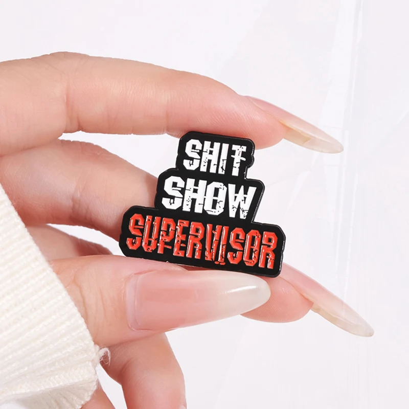 SHOW CREW MEMBRO E SUPERVISOR Pinos Lapela Emblemas Jóias Presente para Amigos Engraçado Sarcasmo Esmalte Broche Personalizado SHIT