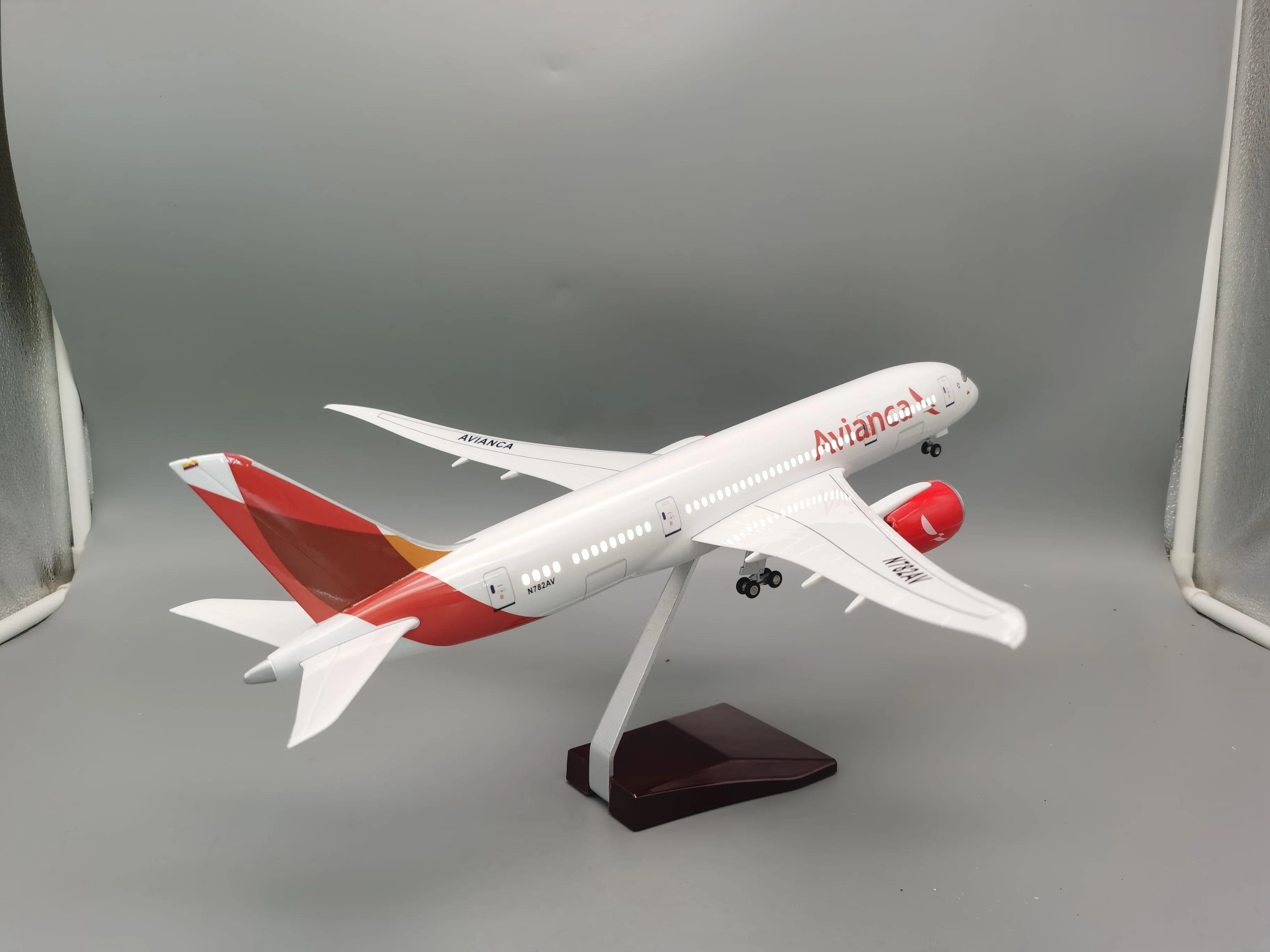 

47cm Columbia Airways B787 Plane Model Resin Diecast Airplane Scale 1/130 Aircraft Toy Children Hobbies Collection With Lights