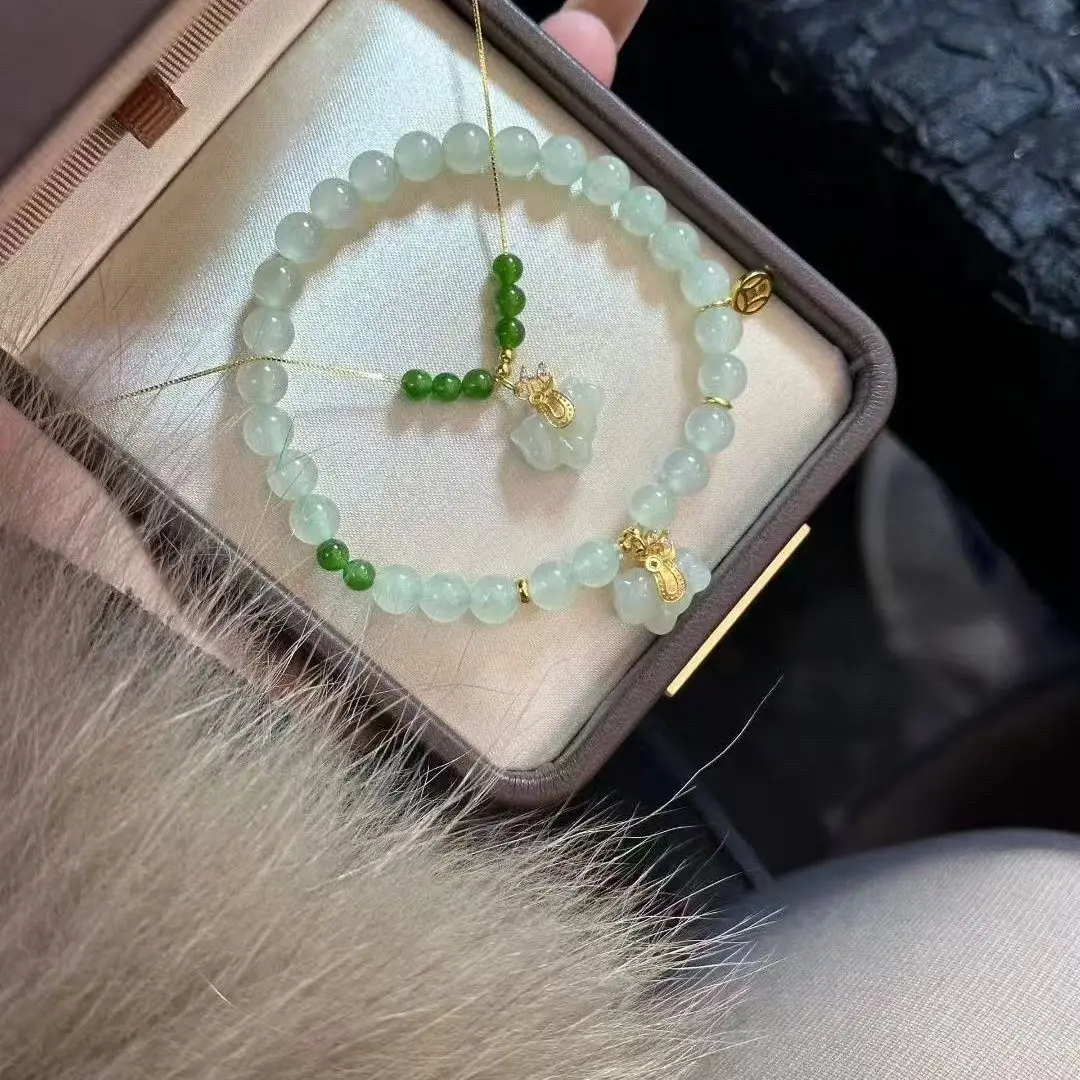 

The new natal year natural Hetian jade bracelet, bracelet, necklace, women's gift jade will be rich immediately.