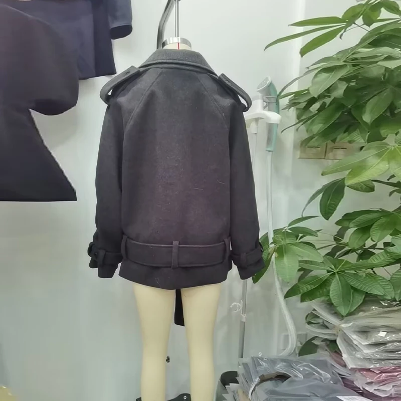 Damenmäntel mit Revers, Doppelreihig mit Gürtel, Kurze Wolljacken für den Herbst, Damen-Epauletten-Jacke mit Langen Ärmeln, Lose Passform, Neue Oberbekleidung – Detail 5